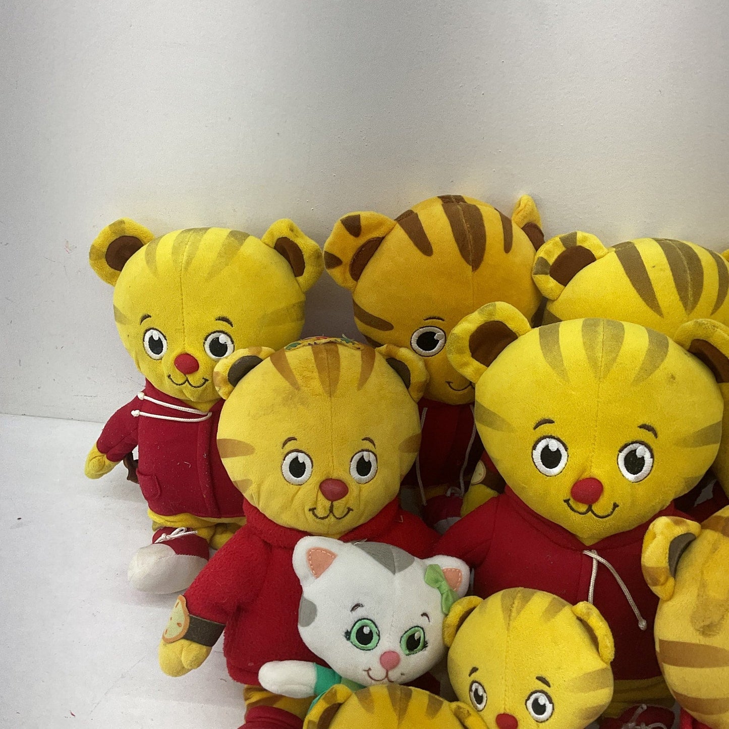 Mr Rogers Daniel Tigers Neighborhood Character Plush Dolls Preowned LOT 5 lbs - Warehouse Toys