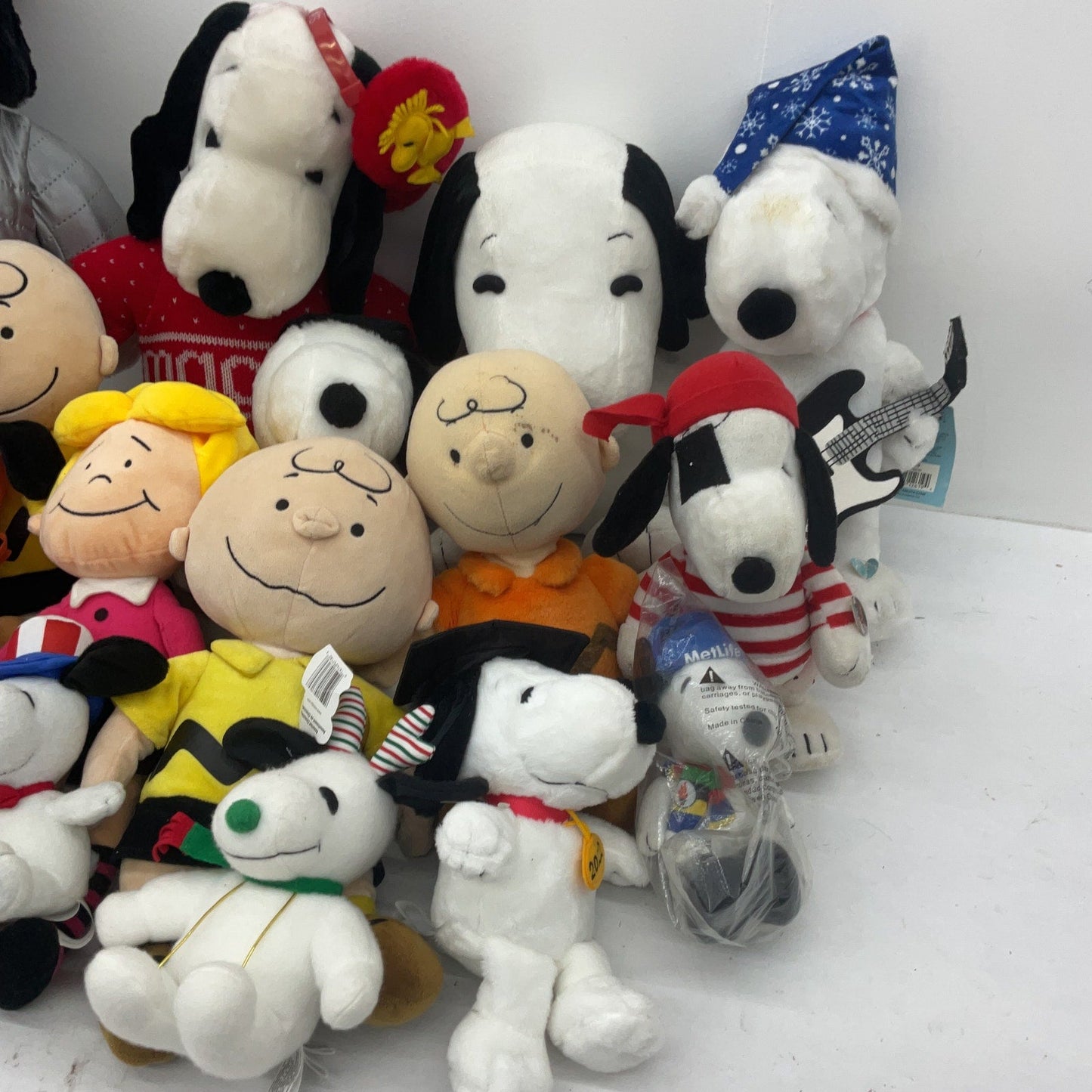 Peanuts Snoopy Charlie Brown Vintage & Modern Mixed Character Plush Dolls 12 lbs - Warehouse Toys