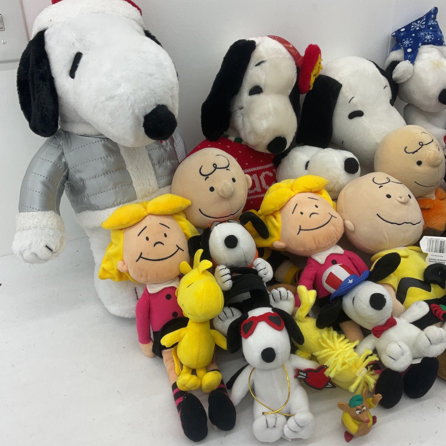 Peanuts Snoopy Charlie Brown Vintage & Modern Mixed Character Plush Dolls 12 lbs - Warehouse Toys