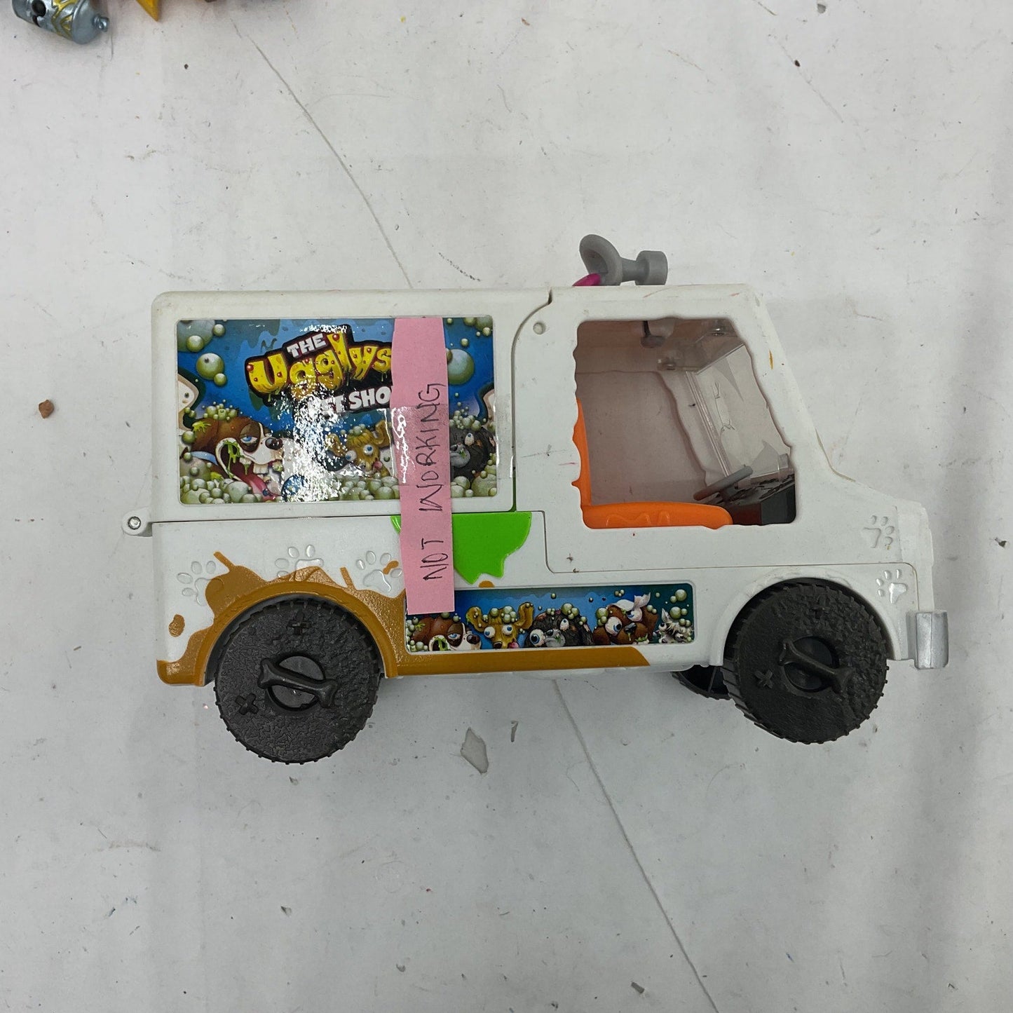 Pre - Owned The Ugglys Pet Shop Truck Toy Mix Multicolor Toy Character Lot - Warehouse Toys