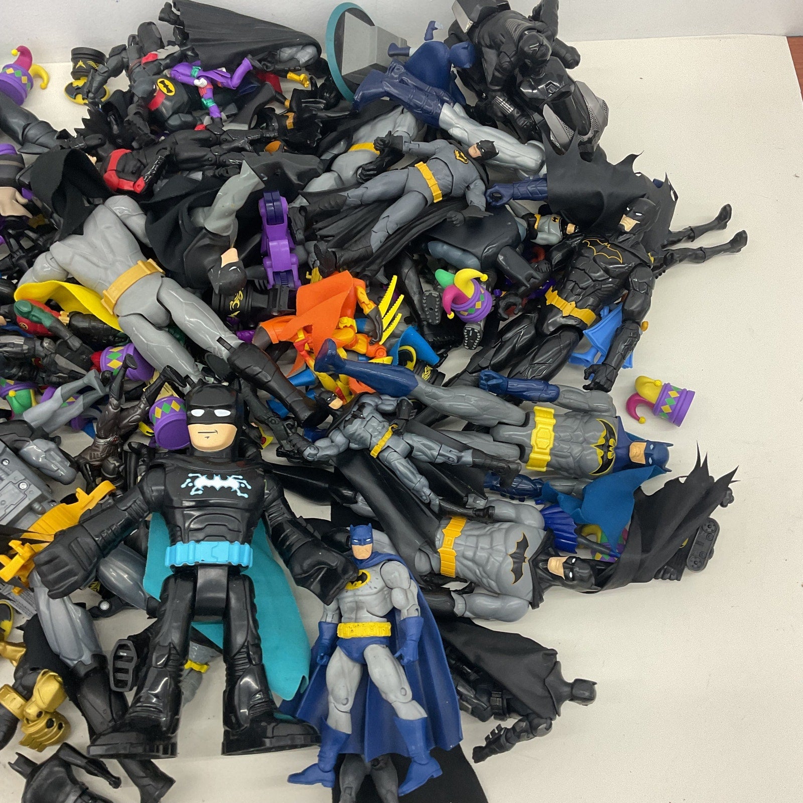 Preowned Action Figures Toys LOT 20 lbs DC Comics Batman Villains Heroes Loose - Warehouse Toys