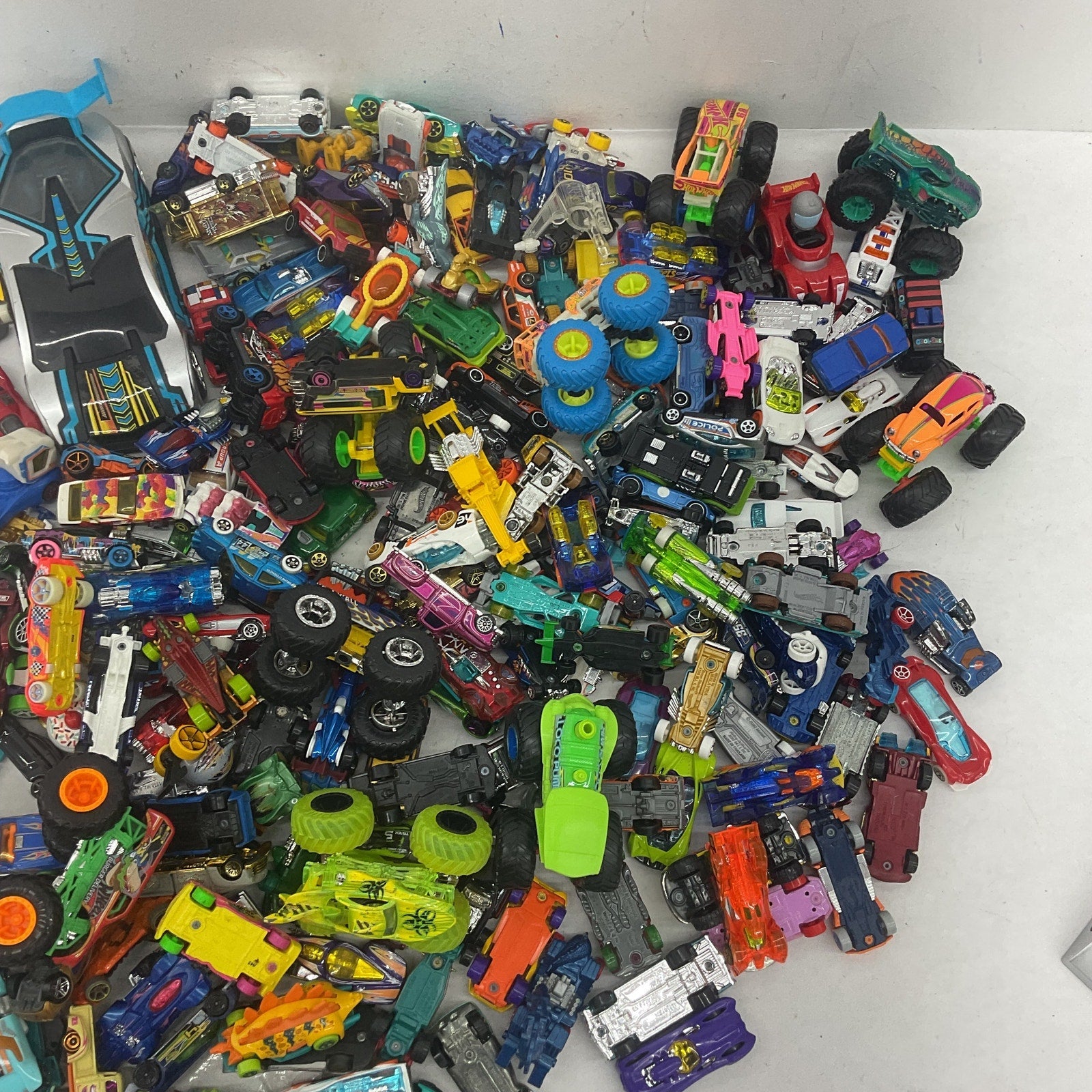 Preowned Hot Wheels & Others Diecast Toy Cars Vehicles LOT 15 lbs Toys Mixed - Warehouse Toys