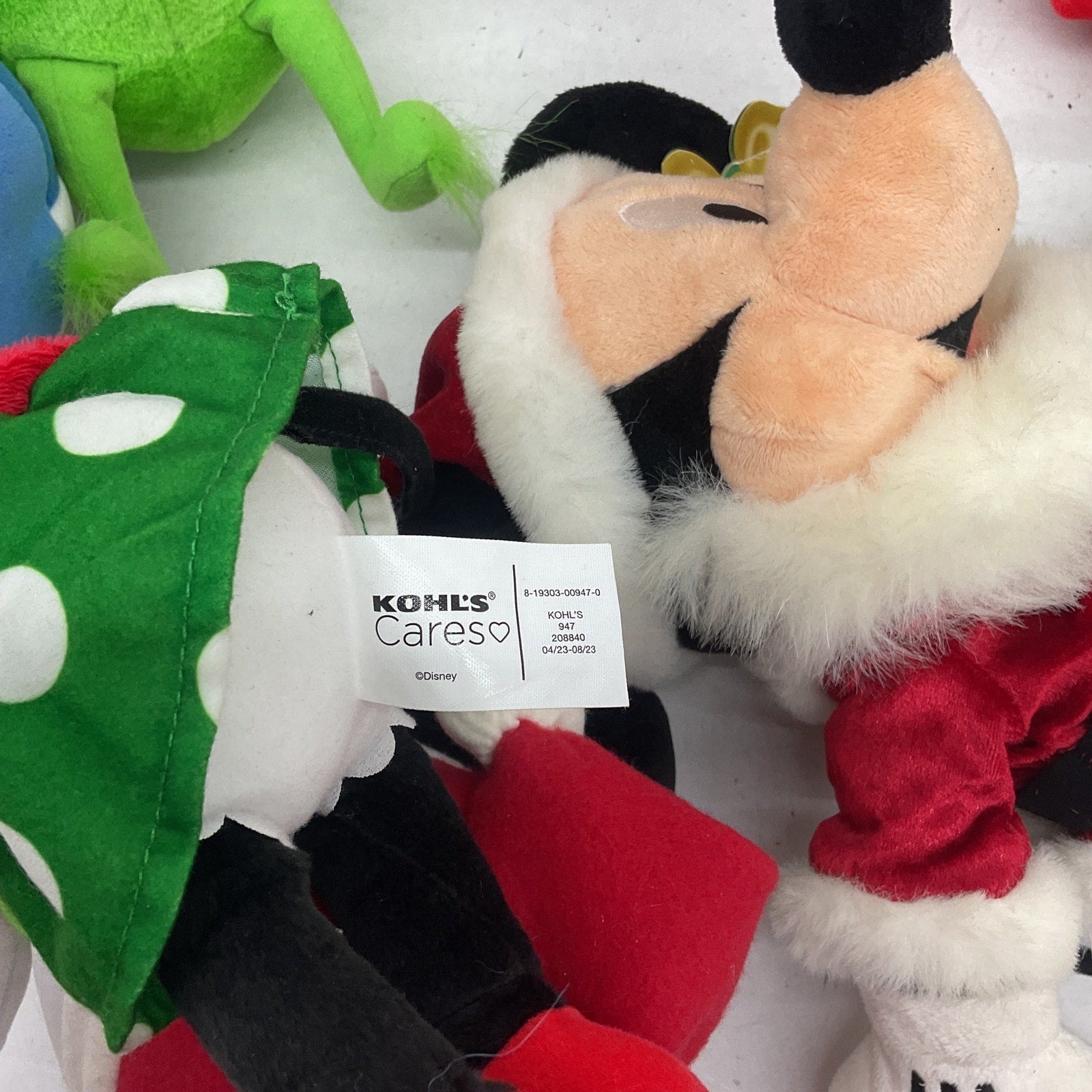 Preowned LOT 12 lbs Assorted Mix Christmas Themed Plush Snoopy Mickey Scooby - Warehouse Toys