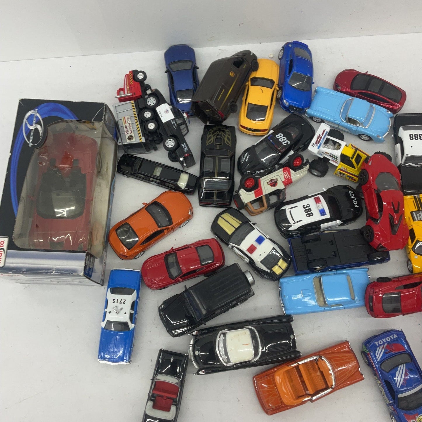 Preowned Maisto Kinsmart & Others Diecast Toy Cars Vehicles LOT 10 lbs Toys Mix - Warehouse Toys