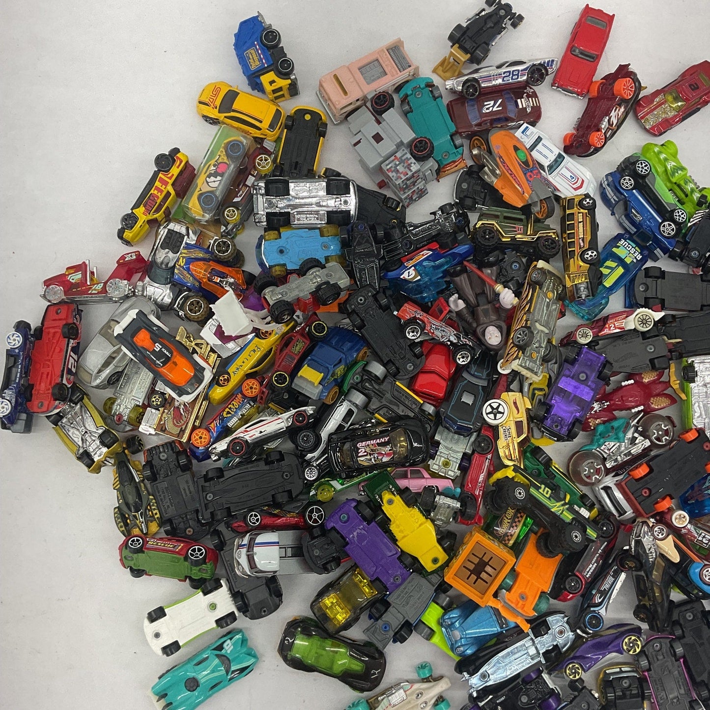 Preowned Matchbox Hot Wheels & Others 10 lbs Diecast Toy Cars Vehicles LOT Toys - Warehouse Toys