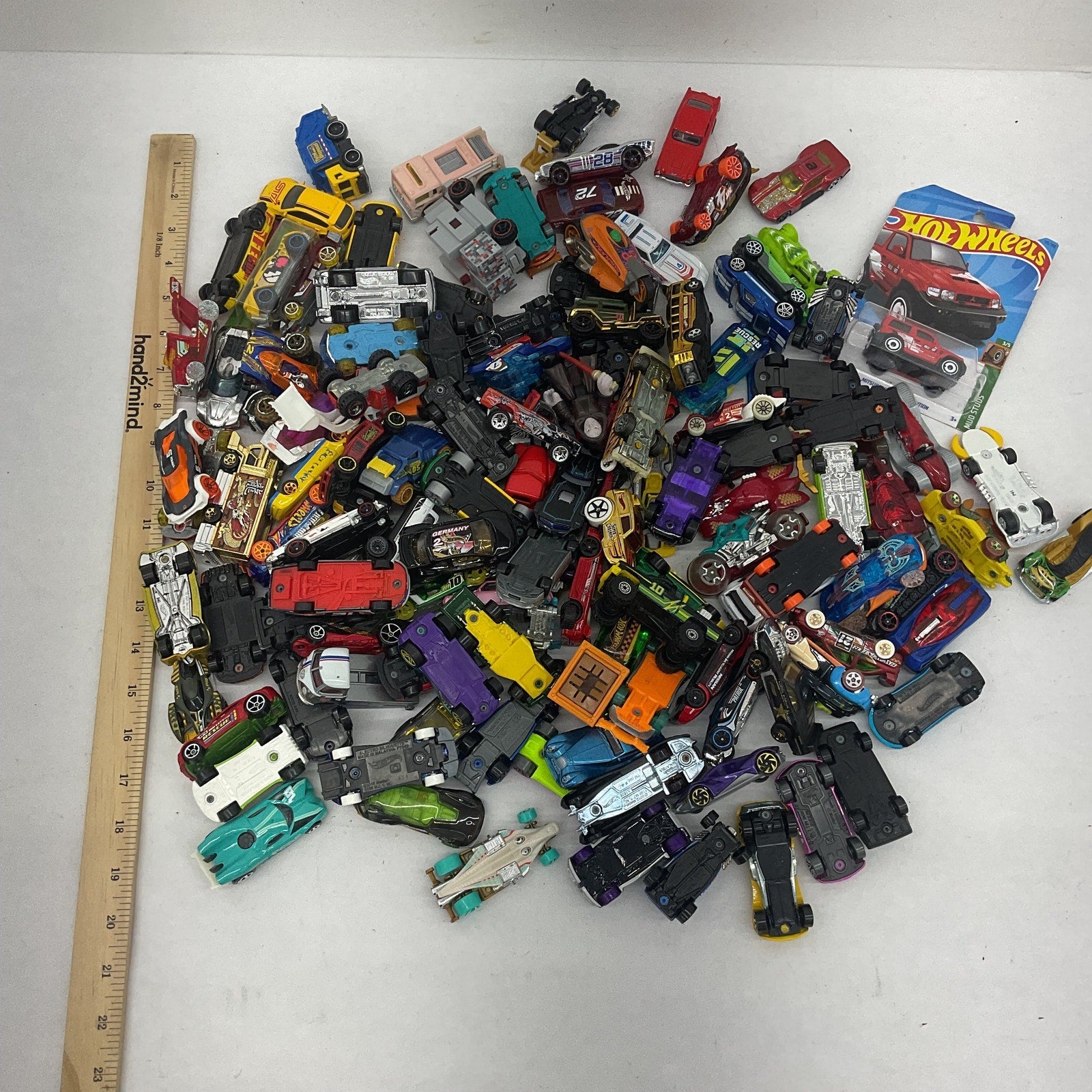 Preowned Matchbox Hot Wheels & Others 10 lbs Diecast Toy Cars Vehicles LOT Toys - Warehouse Toys