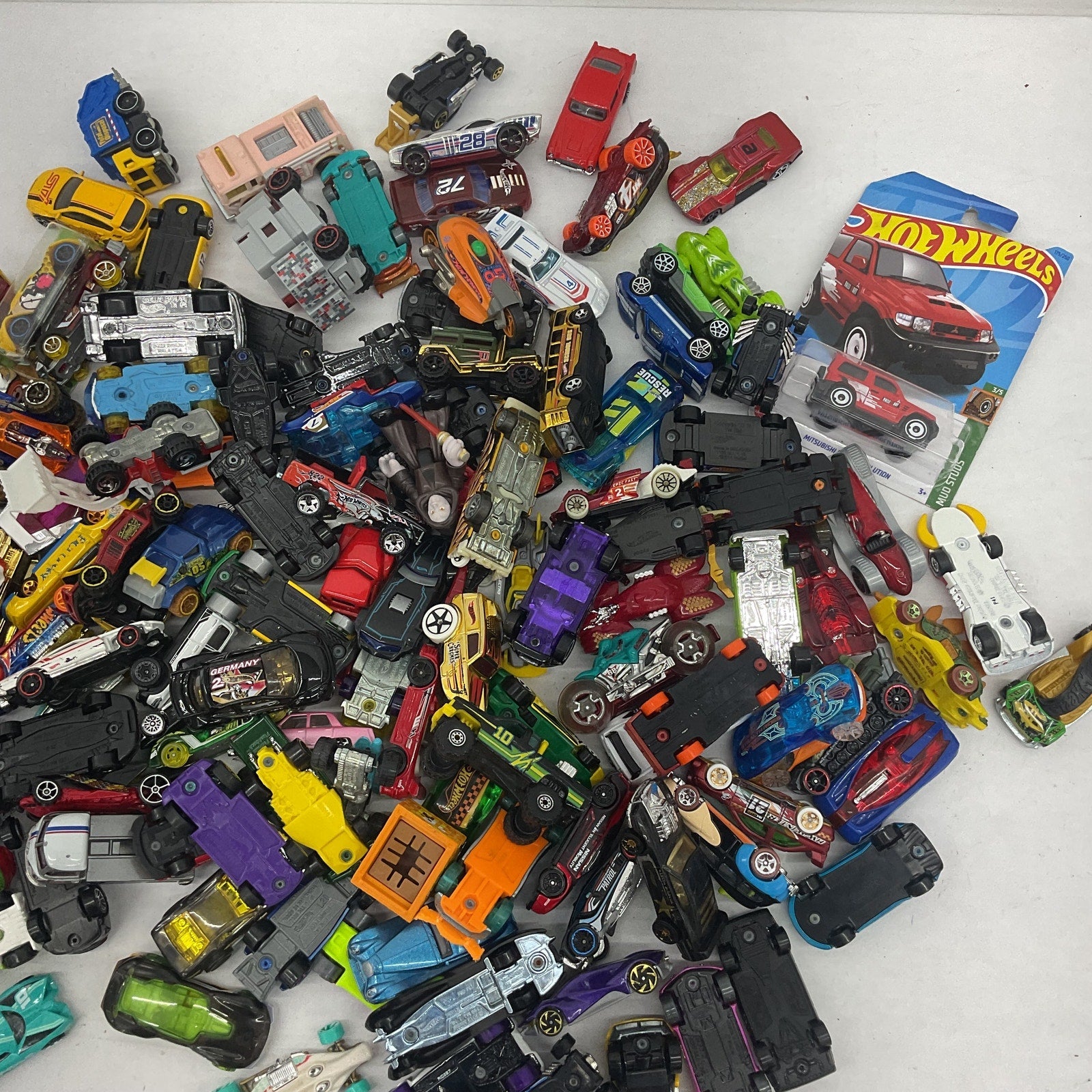 Preowned Matchbox Hot Wheels & Others 10 lbs Diecast Toy Cars Vehicles LOT Toys - Warehouse Toys