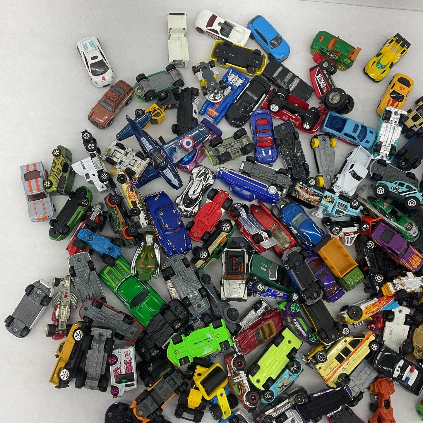 Preowned Matchbox Hot Wheels & Others Diecast Toy Cars Vehicles LOT 10 lbs Toys - Warehouse Toys