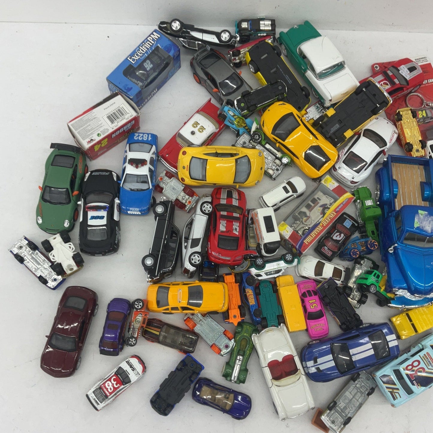 Preowned Matchbox & Others Diecast Toy Cars Vehicles LOT 11 lbs Toys Mixed - Warehouse Toys