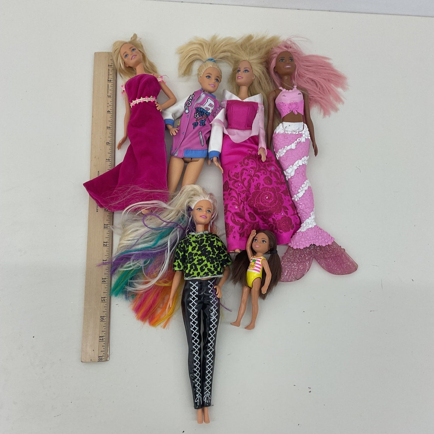 Preowned Mattel Fashion Dolls Loose LOT in Outfits Clothing - Warehouse Toys