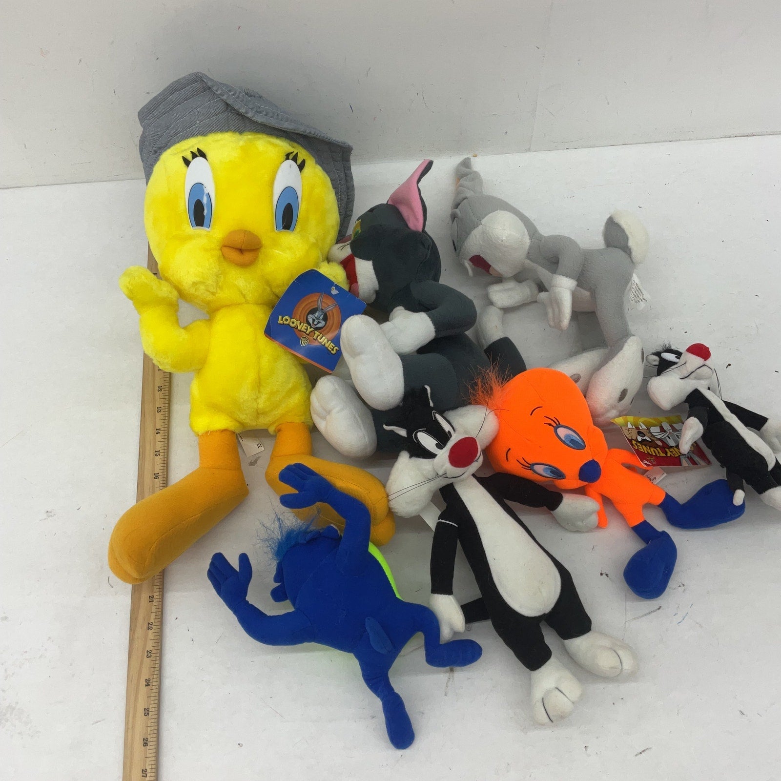 Preowned Mixed LOT Looney Tunes Tom & Jerry Character Plush Dolls Stuffed Toys - Warehouse Toys