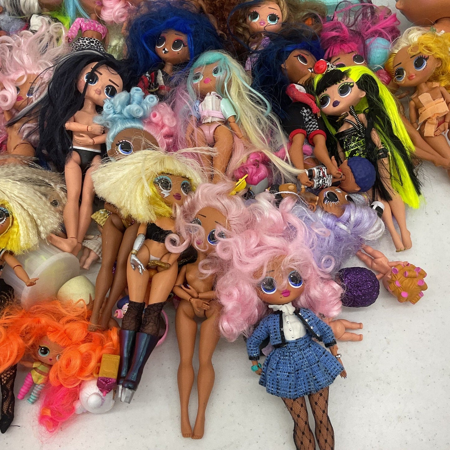 Preowned Mixed MGA LOL OMG Surprise Fashion Doll, Multicolor Dolls 15 lbs LOT - Warehouse Toys