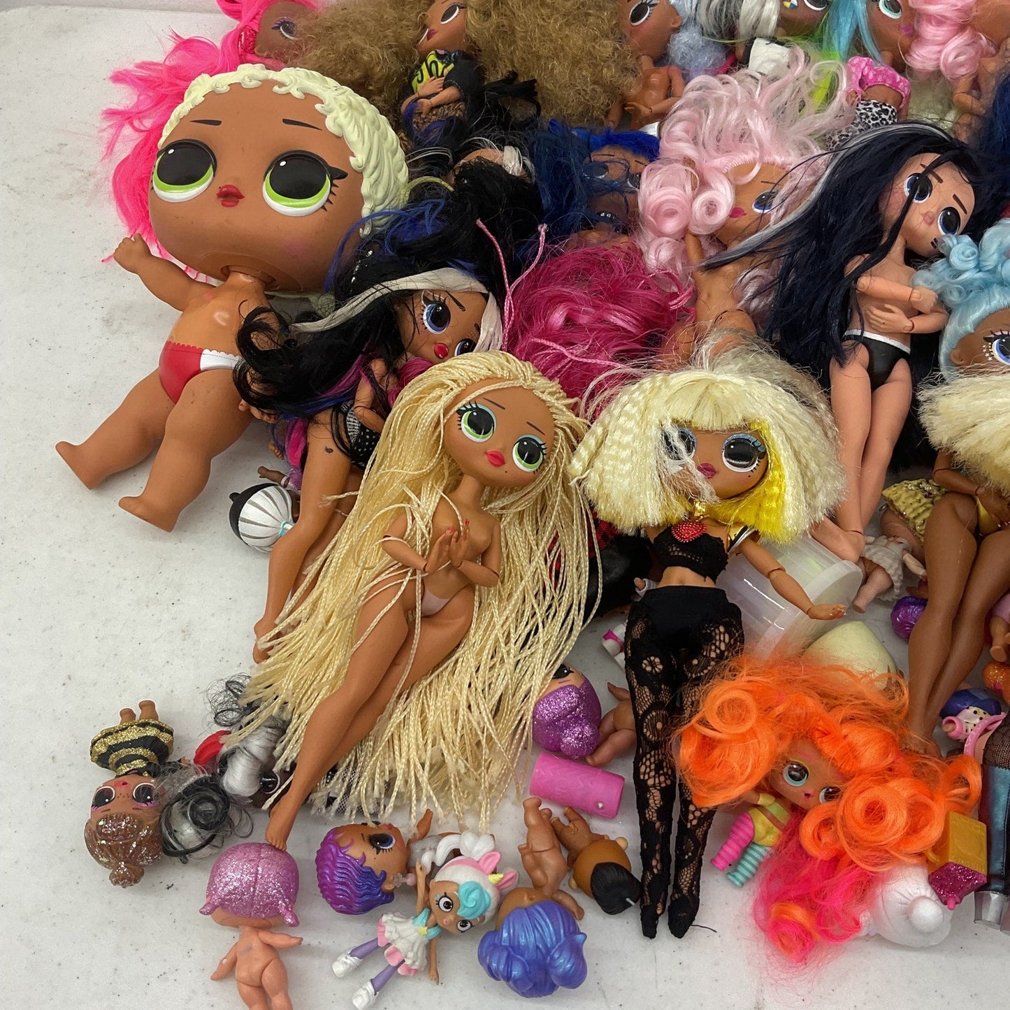 Preowned Mixed MGA LOL OMG Surprise Fashion Doll, Multicolor Dolls 15 lbs LOT - Warehouse Toys