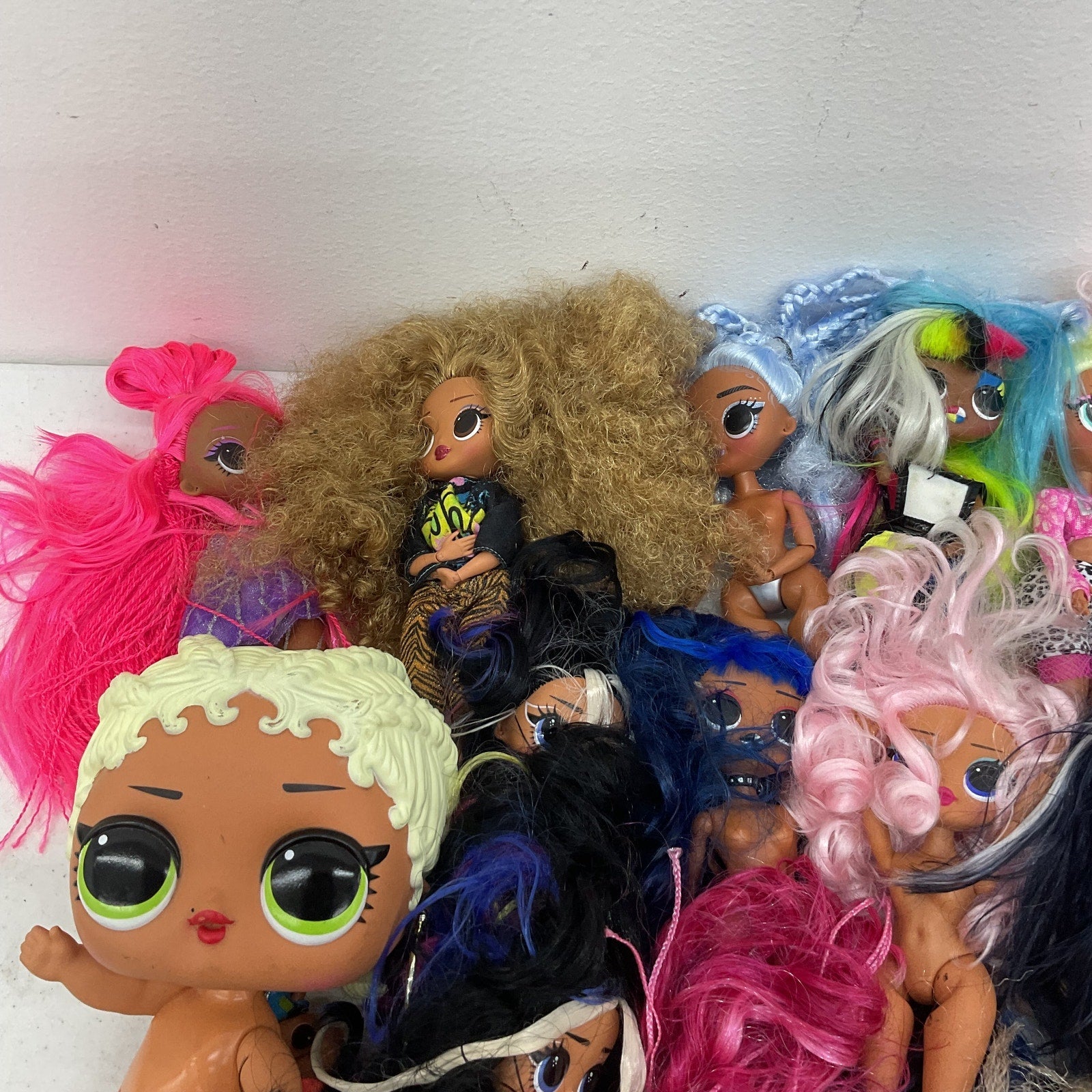 Preowned Mixed MGA LOL OMG Surprise Fashion Doll, Multicolor Dolls 15 lbs LOT - Warehouse Toys