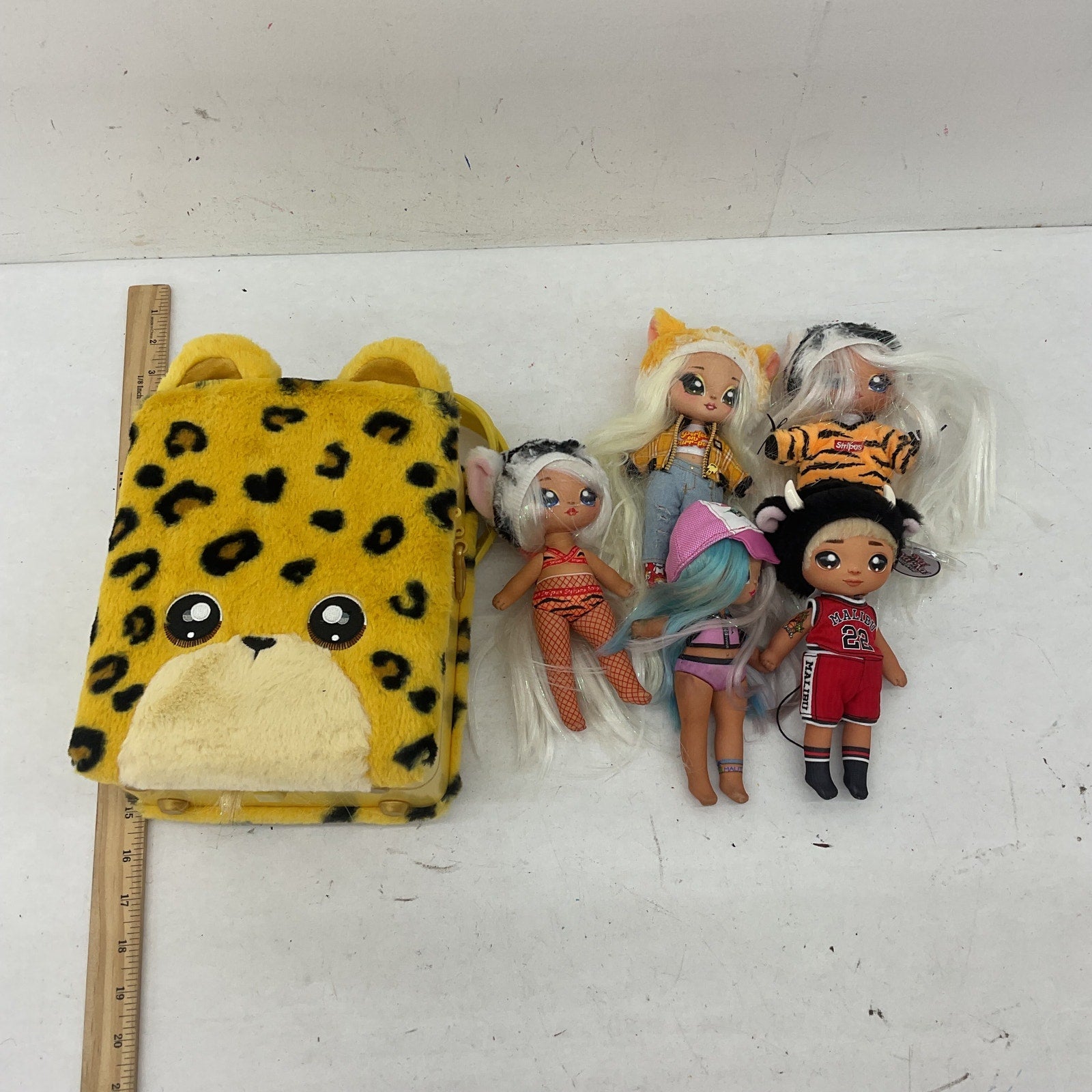 Preowned Na! Na! Na! Surprise Dolls Toys Figures Cat Themed Case LOT 5 lbs - Warehouse Toys