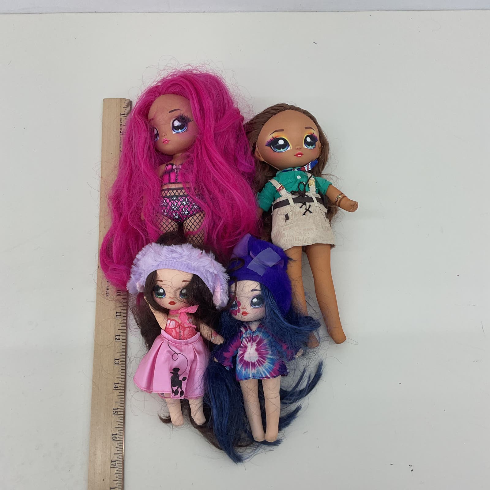 Na na na outlet surprise doll huge lot