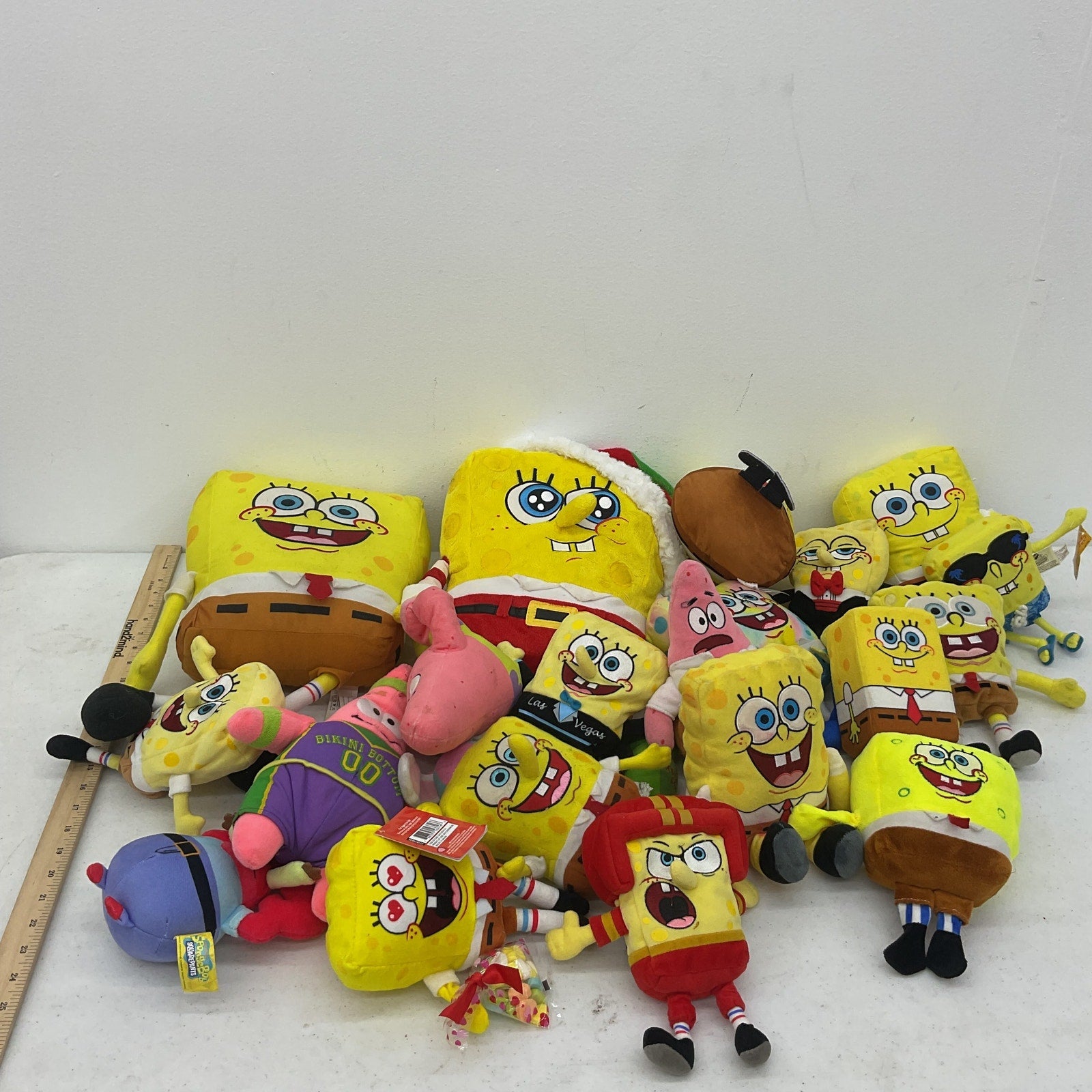 Preowned Nickelodeon Yellow Spongebob Squarepants Character Plush Dolls - Warehouse Toys