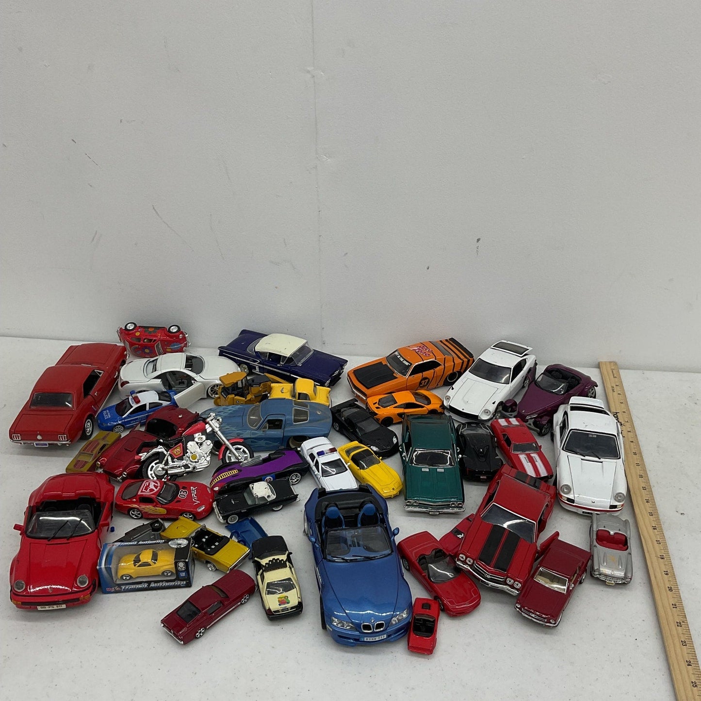 Preowned Others Diecast Toy Sport Race Luxury Cars Vehicles LOT 20 lbs Toys Mix - Warehouse Toys