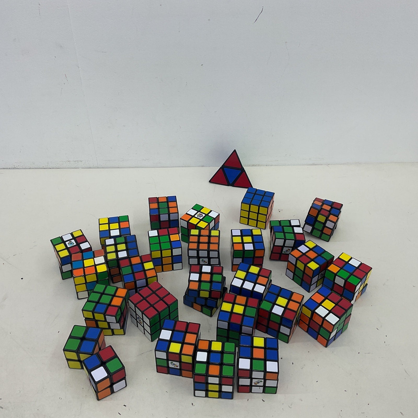 Preowned Rubik's Cube & Others Brain Teasers 6 lb Puzzles Puzzle Twist Cubes LOT - Warehouse Toys