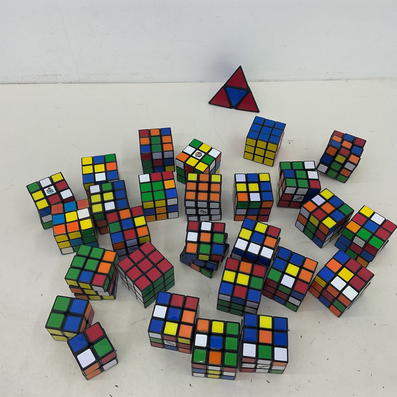 Preowned Rubik's Cube & Others Brain Teasers 6 lb Puzzles Puzzle Twist Cubes LOT - Warehouse Toys