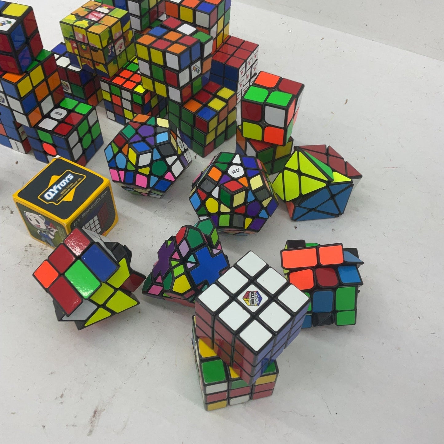 Preowned Rubik's Cube & Others Brain Teasers Puzzles Puzzle Twist Cubes LOT 6 lb - Warehouse Toys