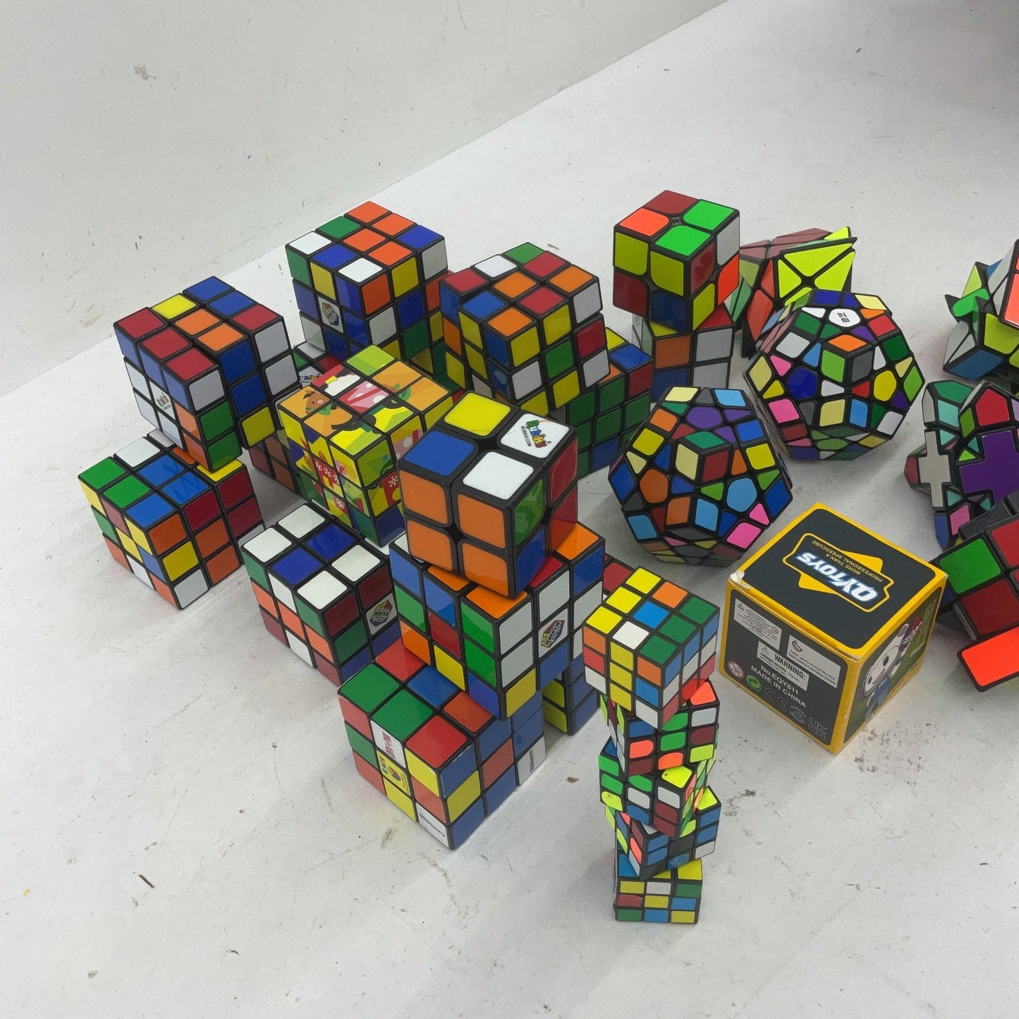 Preowned Rubik's Cube & Others Brain Teasers Puzzles Puzzle Twist Cubes LOT 6 lb - Warehouse Toys