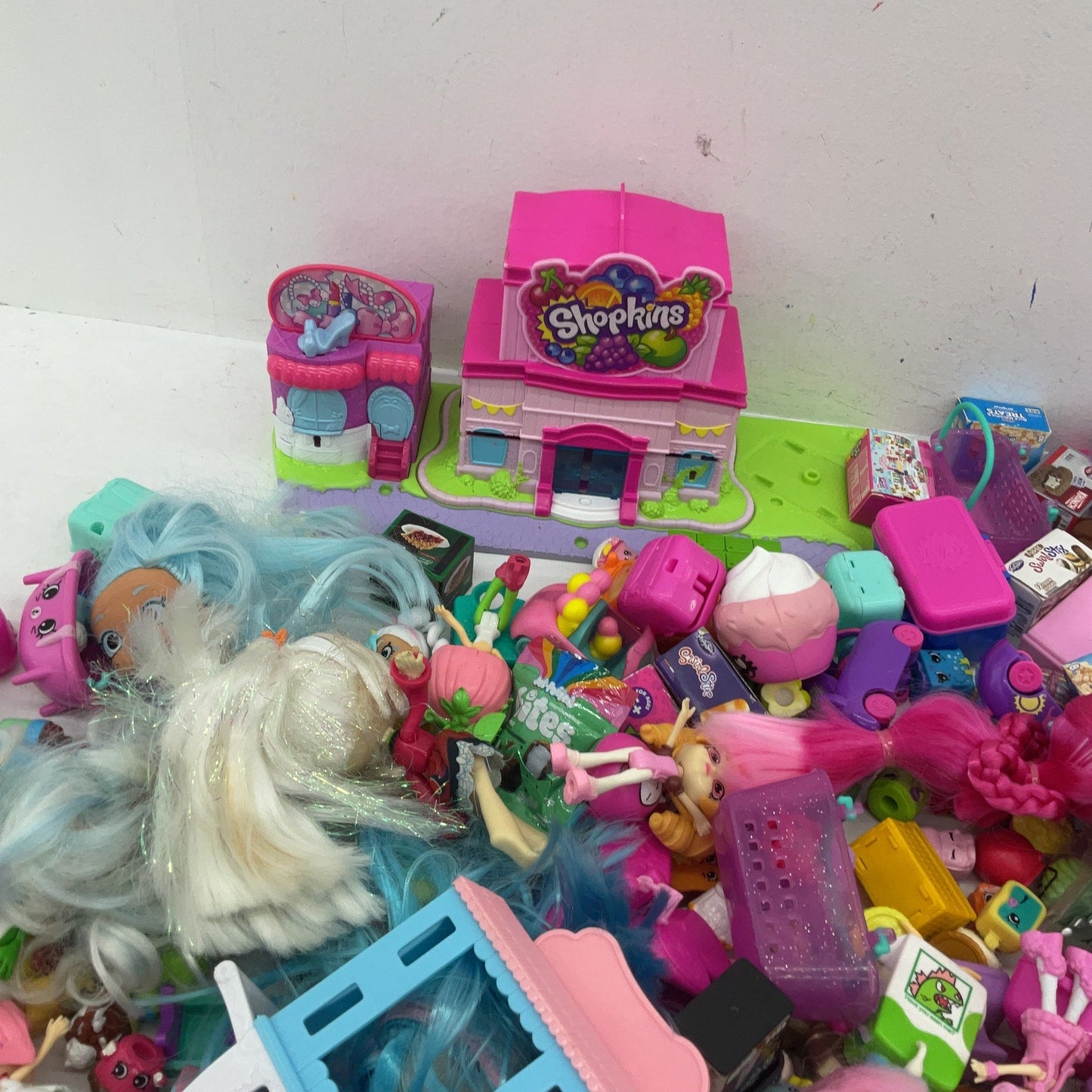 Preowned Shopkins Shoppies Doll Playset Parts Dolls Accessories LOT 10 lbs - Warehouse Toys