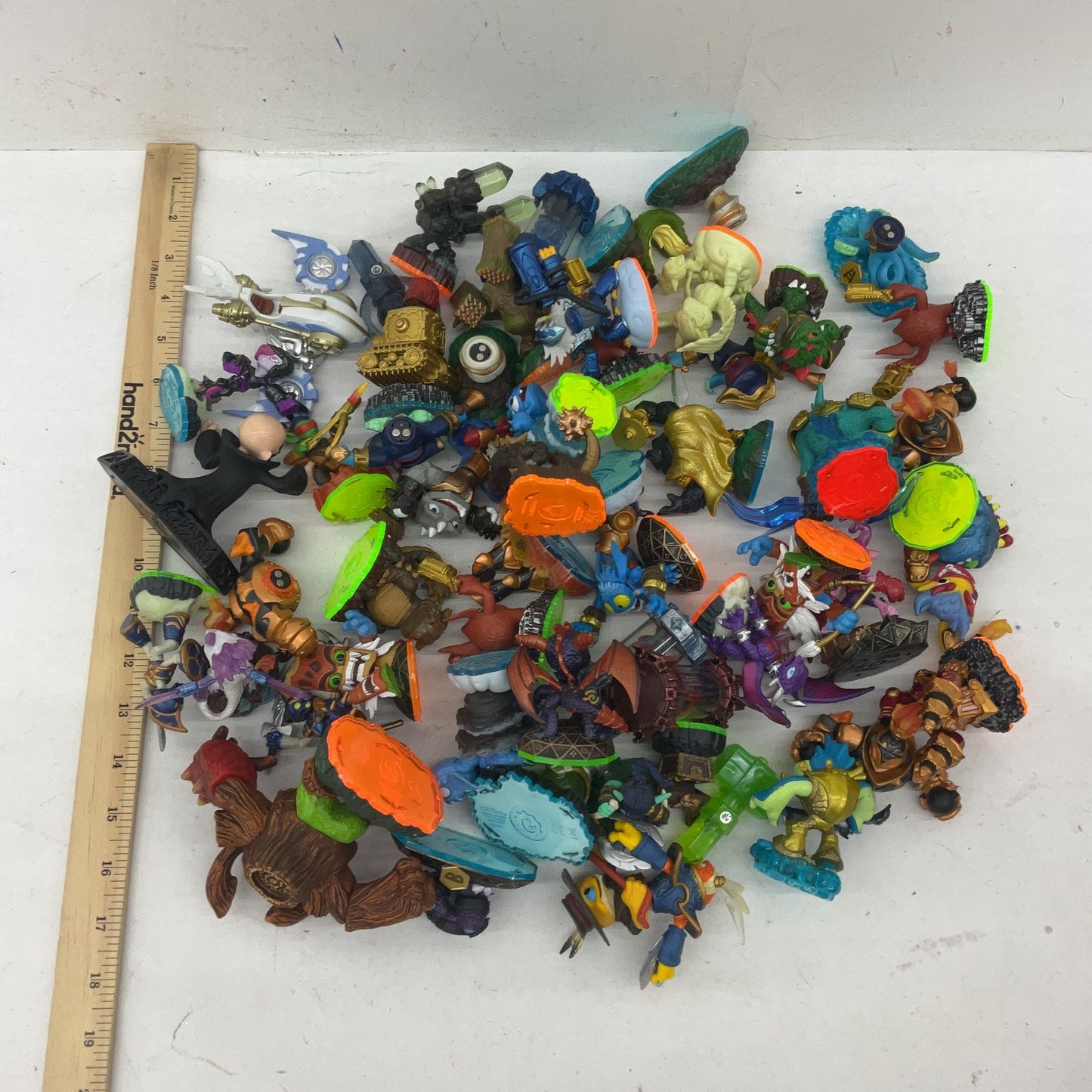 Preowned Skylanders Action Figure Collection Mixed Loose Figures Toys LOT 5 lbs - Warehouse Toys