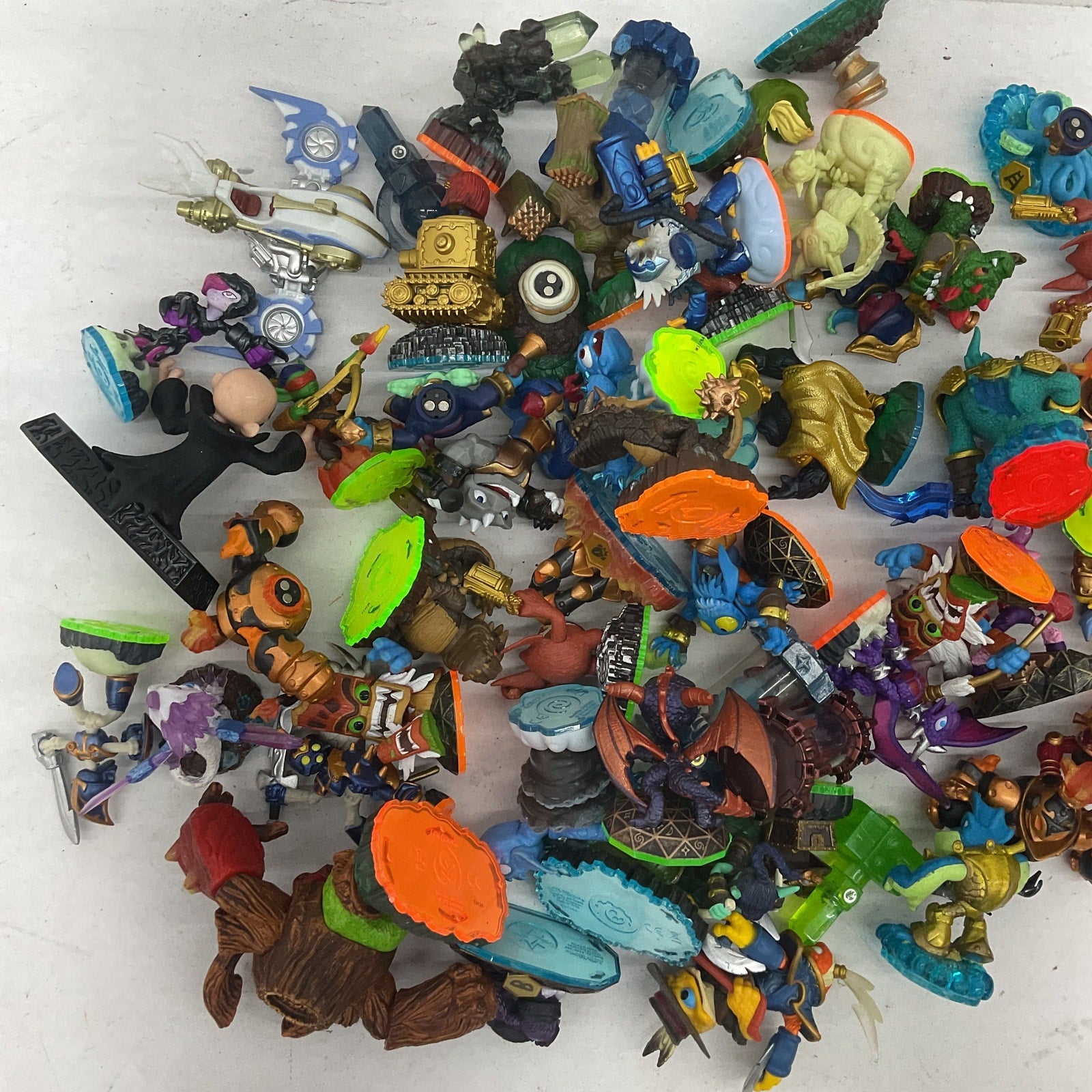 Preowned Skylanders Action Figure Collection Mixed Loose Figures Toys LOT 5 lbs - Warehouse Toys