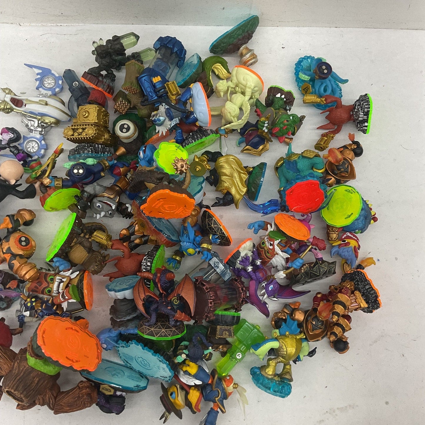 Preowned Skylanders Action Figure Collection Mixed Loose Figures Toys LOT 5 lbs - Warehouse Toys