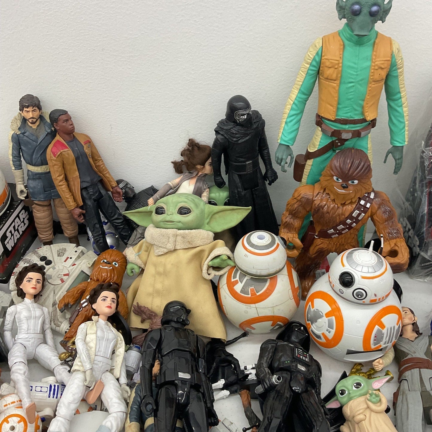 Preowned Star Wars Action Figure Collection Toys Figures LOT 25 lbs BB8 Grogu - Warehouse Toys