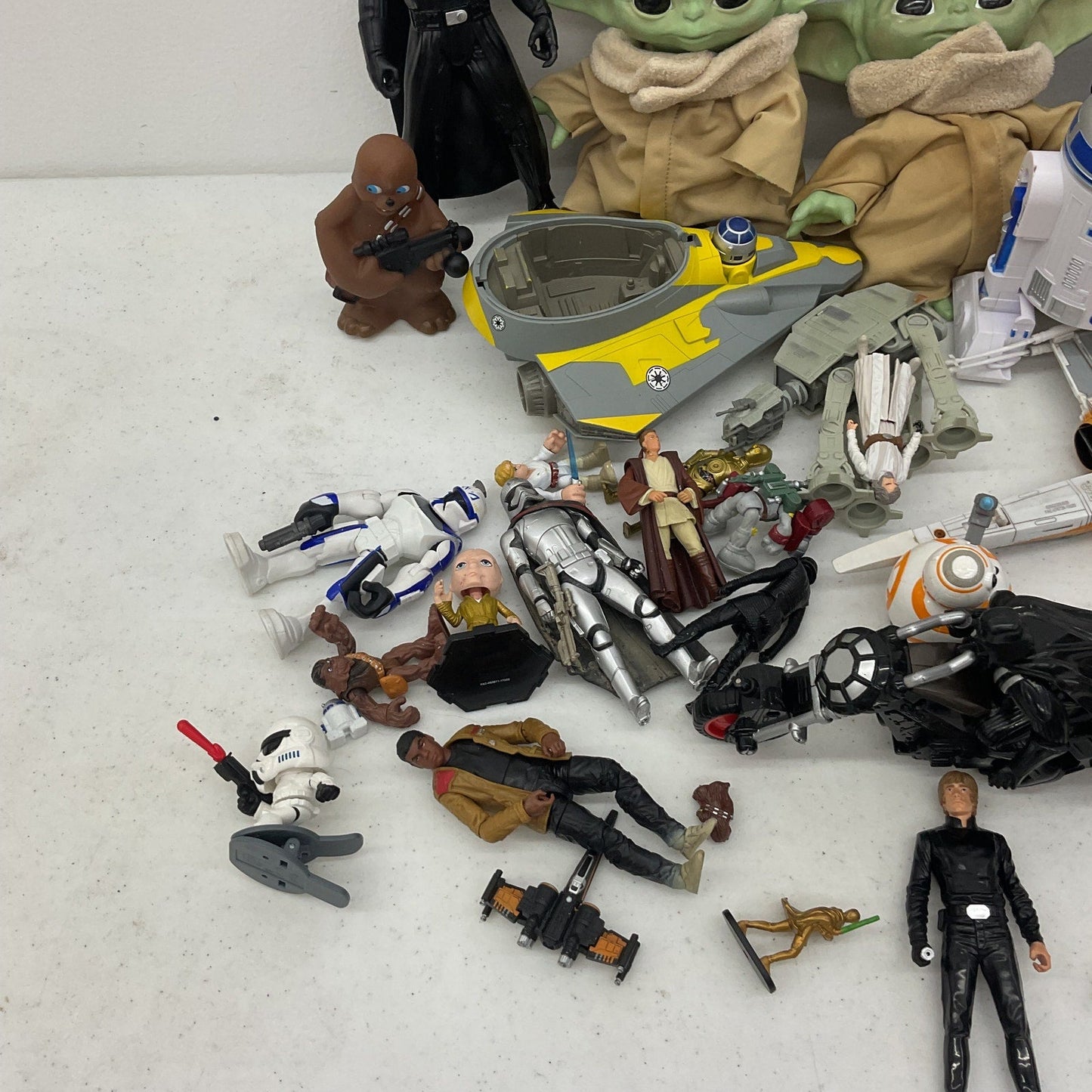 Preowned Star Wars Action Figure Collection Toys Figures LOT 7 lbs Mixed Random - Warehouse Toys