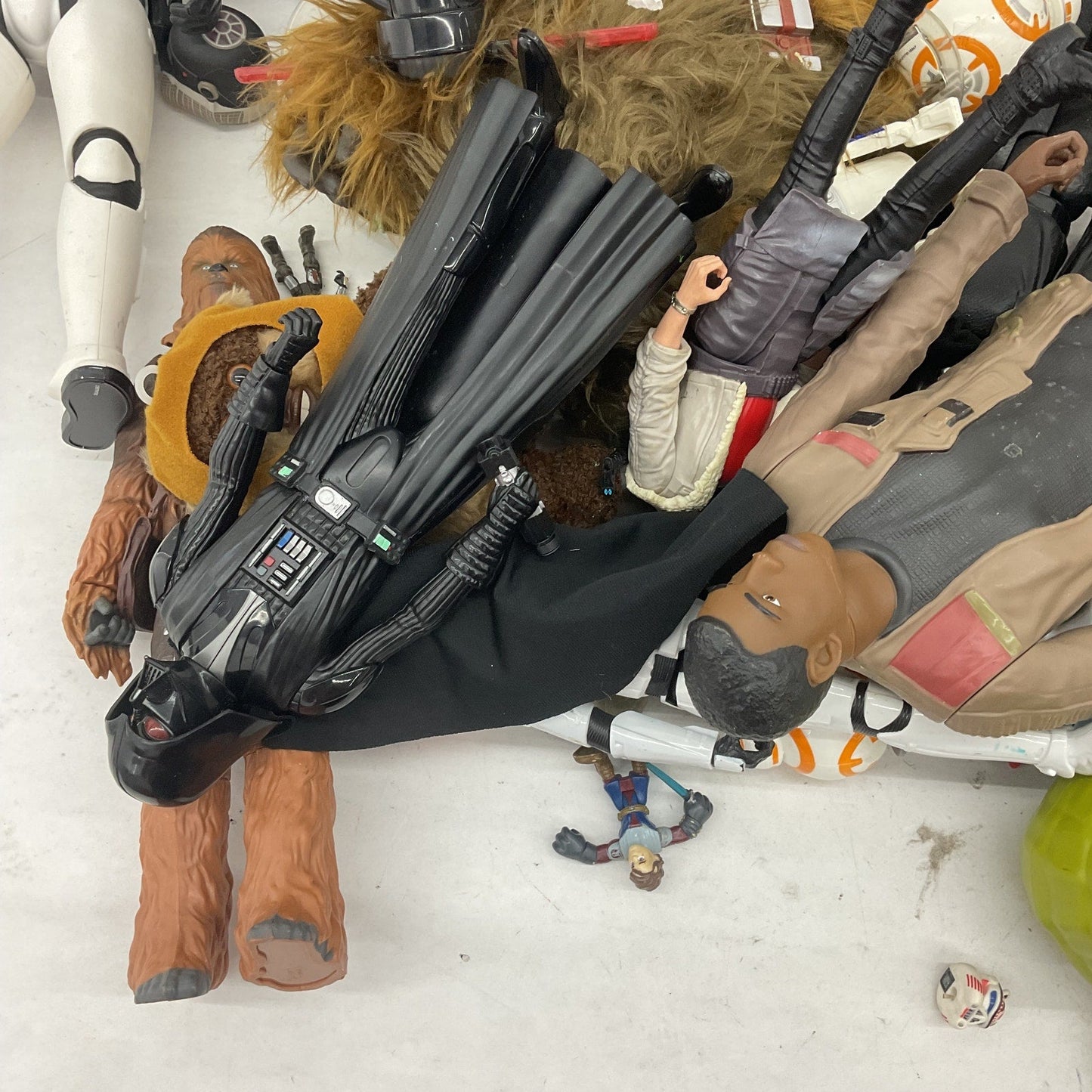 Preowned Star Wars Action Figure Collection Toys Figures Mixed HUGE LOT 25 lbs - Warehouse Toys