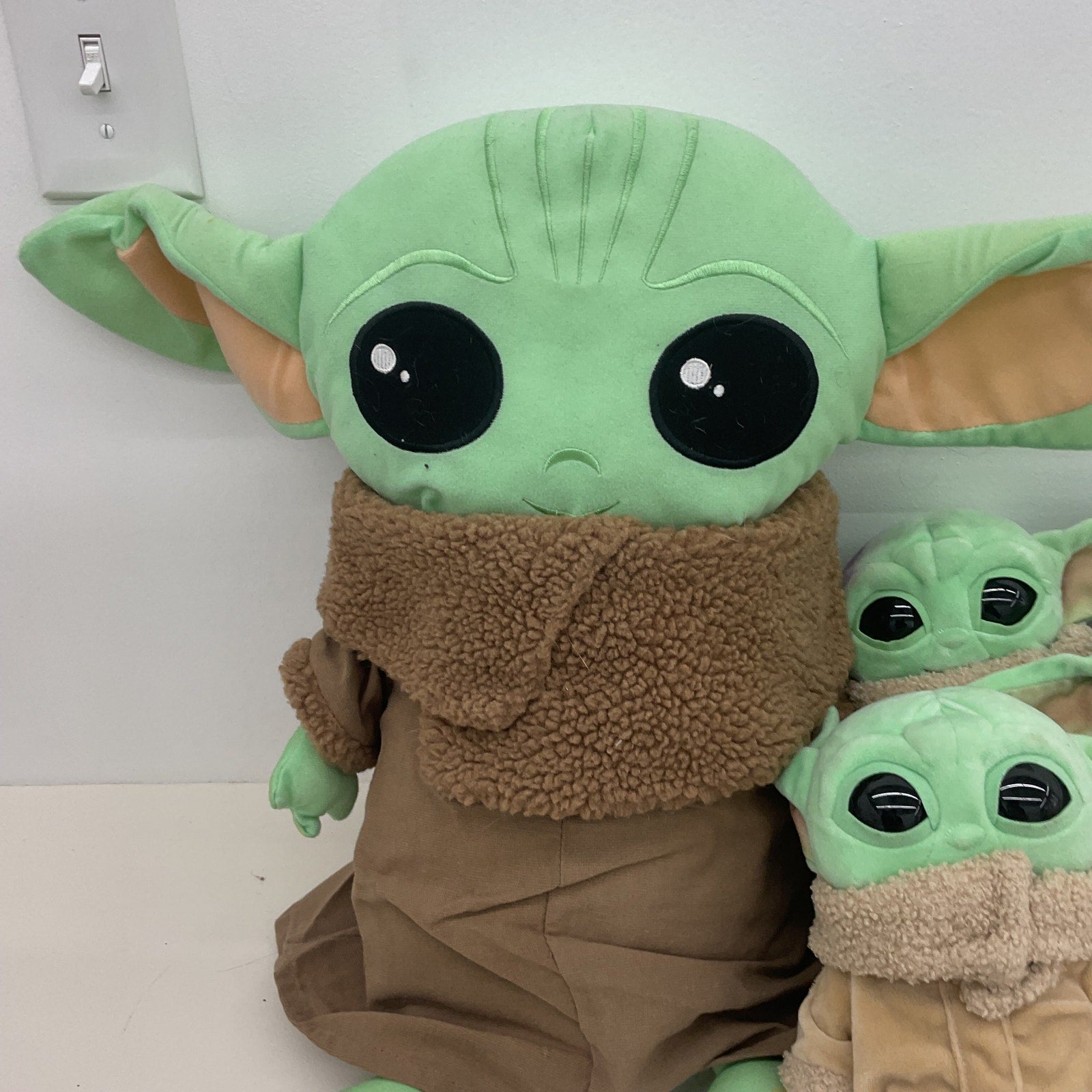 Preowned Star Wars Multicolor Plush Toys LOT Baby Grogu Mandalorian Yoda Dolls - Warehouse Toys