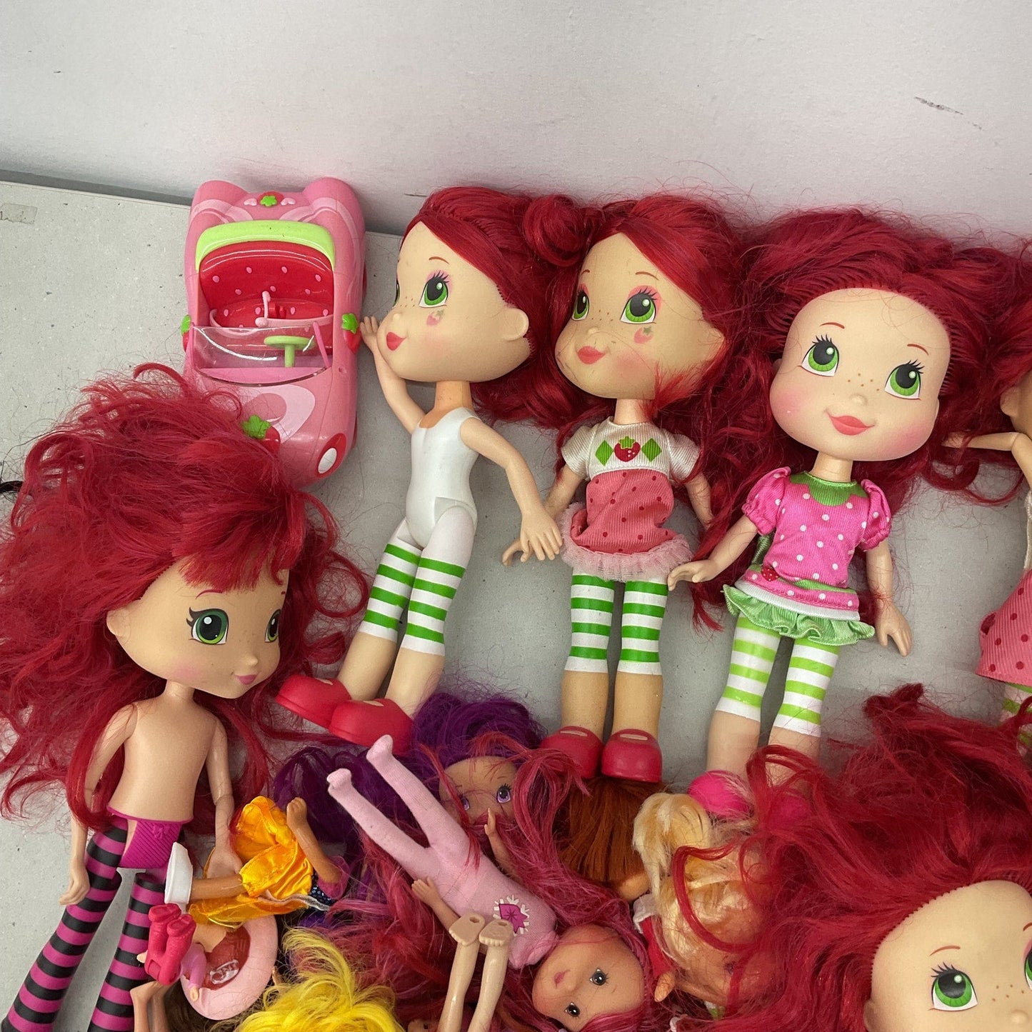 Preowned Strawberry Shortcake & Others Modern Play Dolls Figures Toys LOT 15 lbs - Warehouse Toys