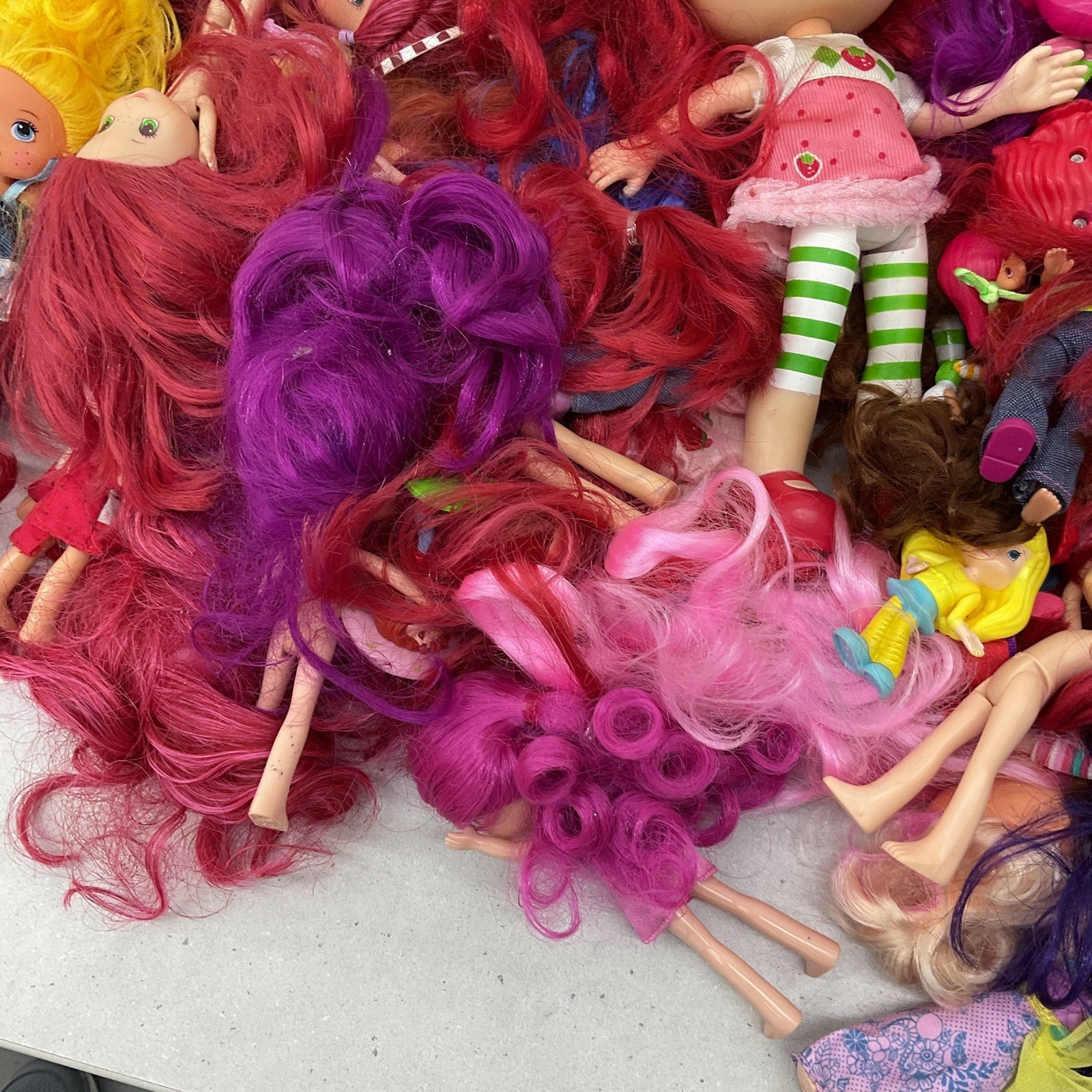 Preowned Strawberry Shortcake & Others Modern Play Dolls Figures Toys LOT 15 lbs - Warehouse Toys