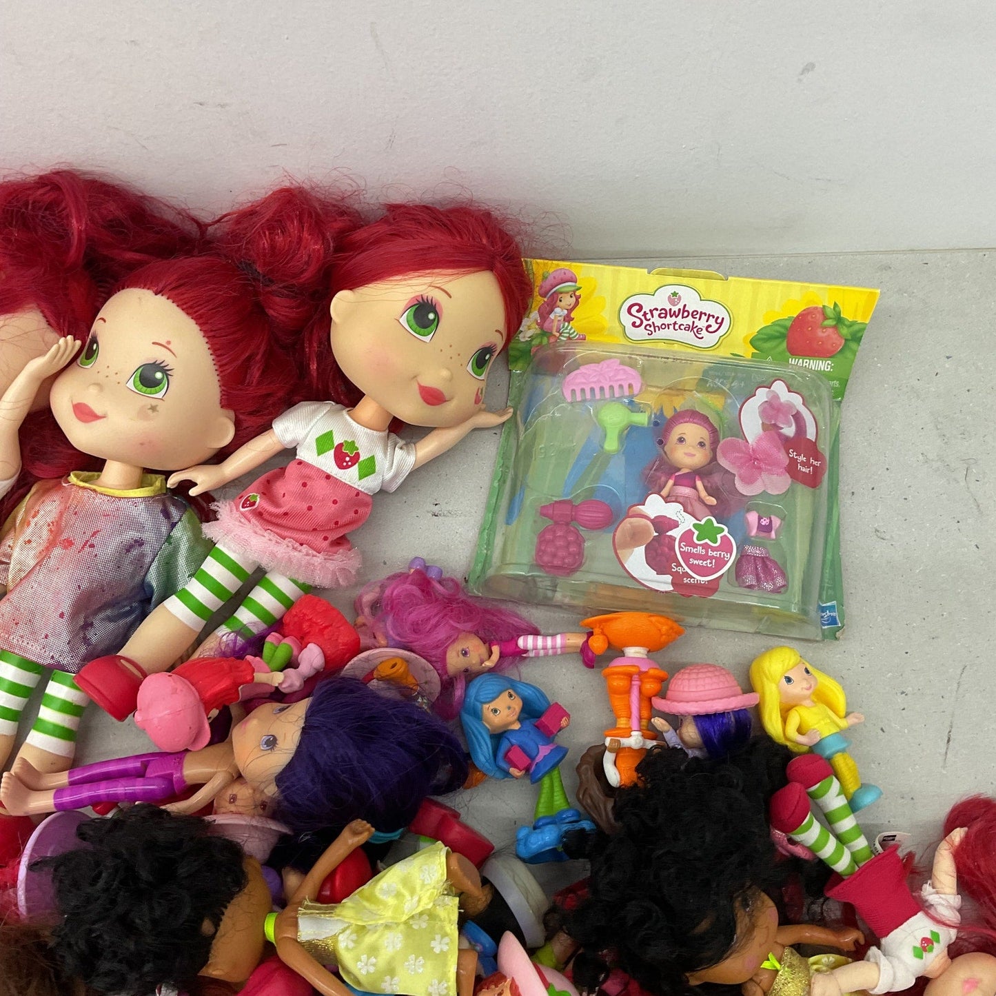 Preowned Strawberry Shortcake & Others Modern Play Dolls Figures Toys LOT 15 lbs - Warehouse Toys