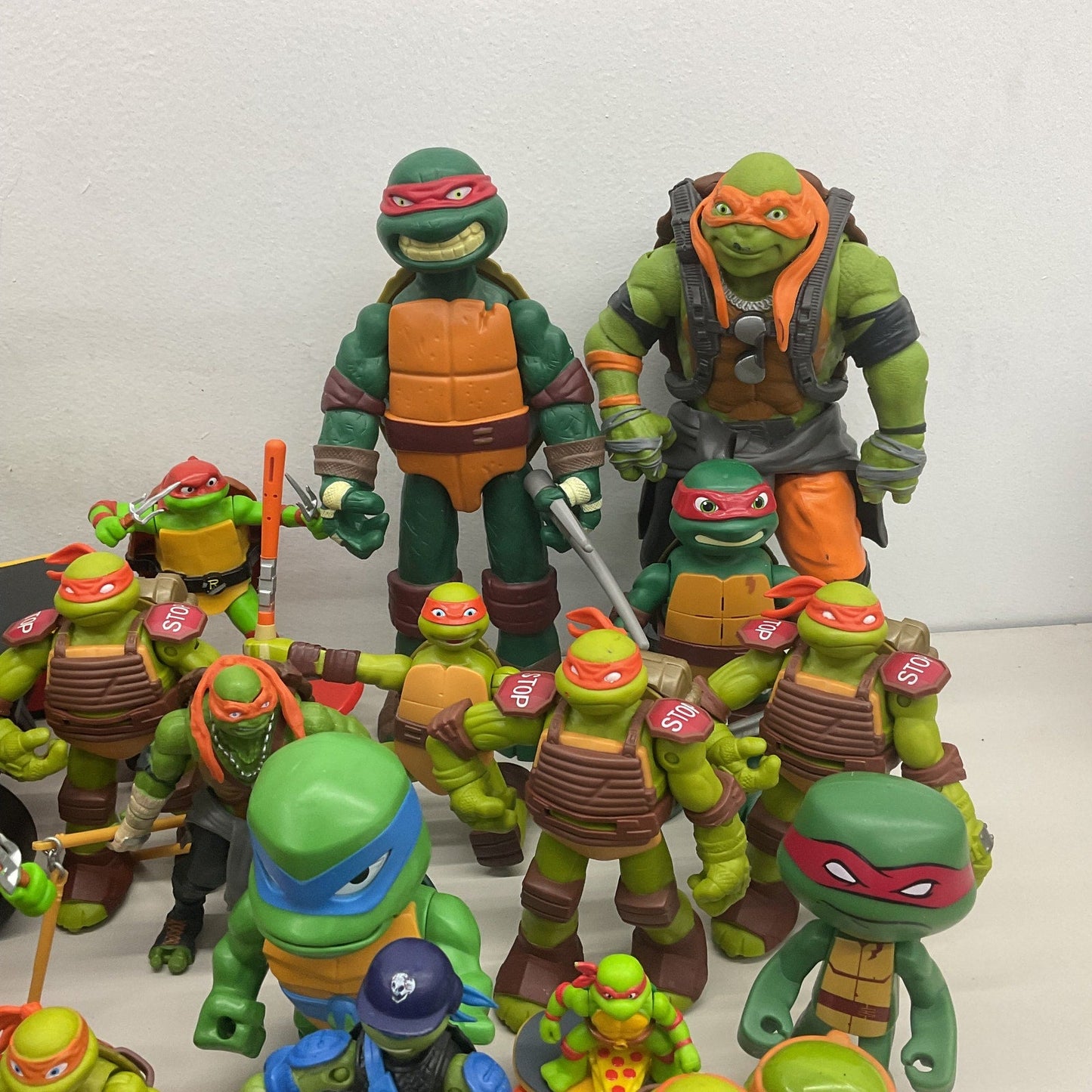 Preowned TMNT Green Action Figures Loose Mixed 19 lbs LOT Ninja Turtles - Warehouse Toys