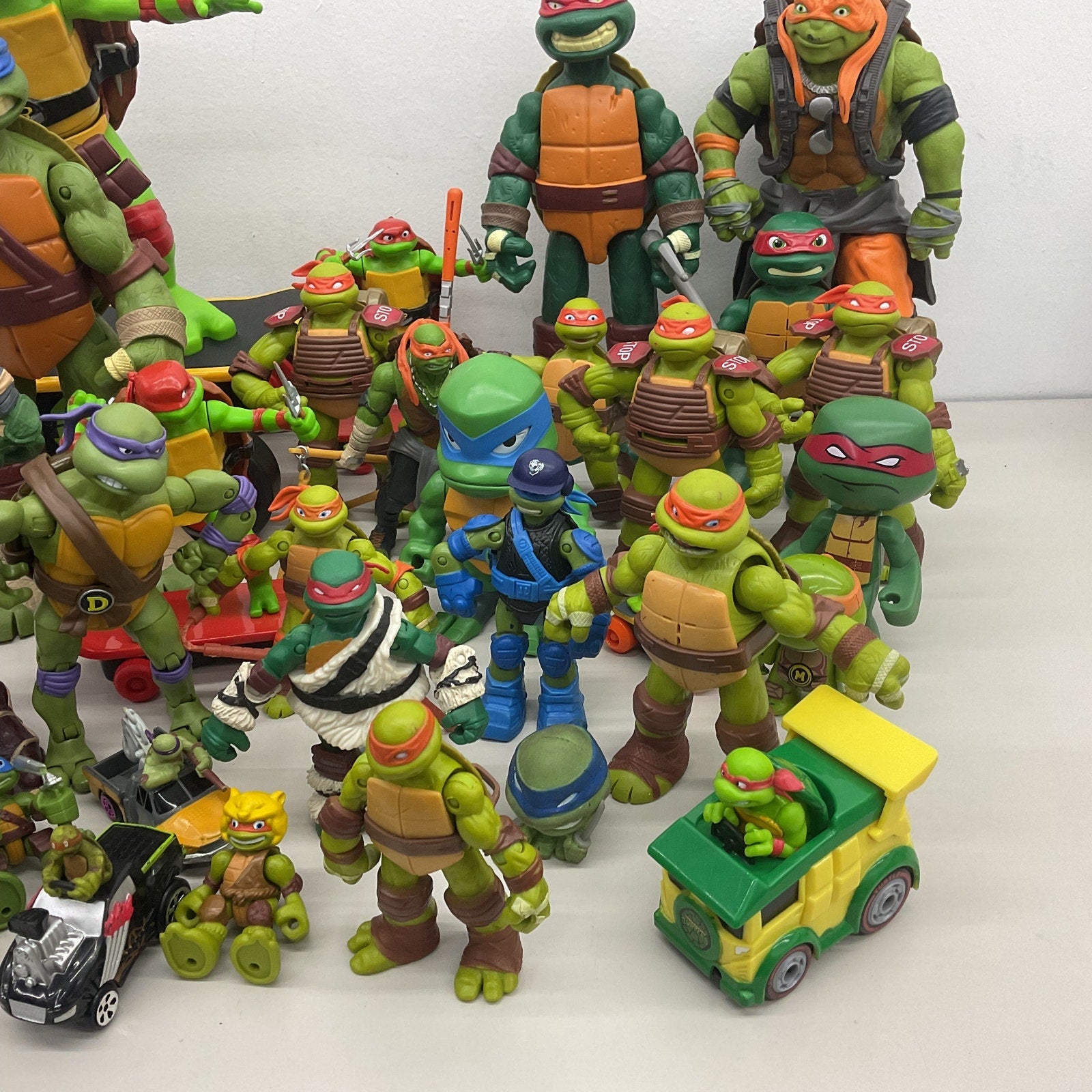 Preowned TMNT Green Action Figures Loose Mixed 19 lbs LOT Ninja Turtles - Warehouse Toys