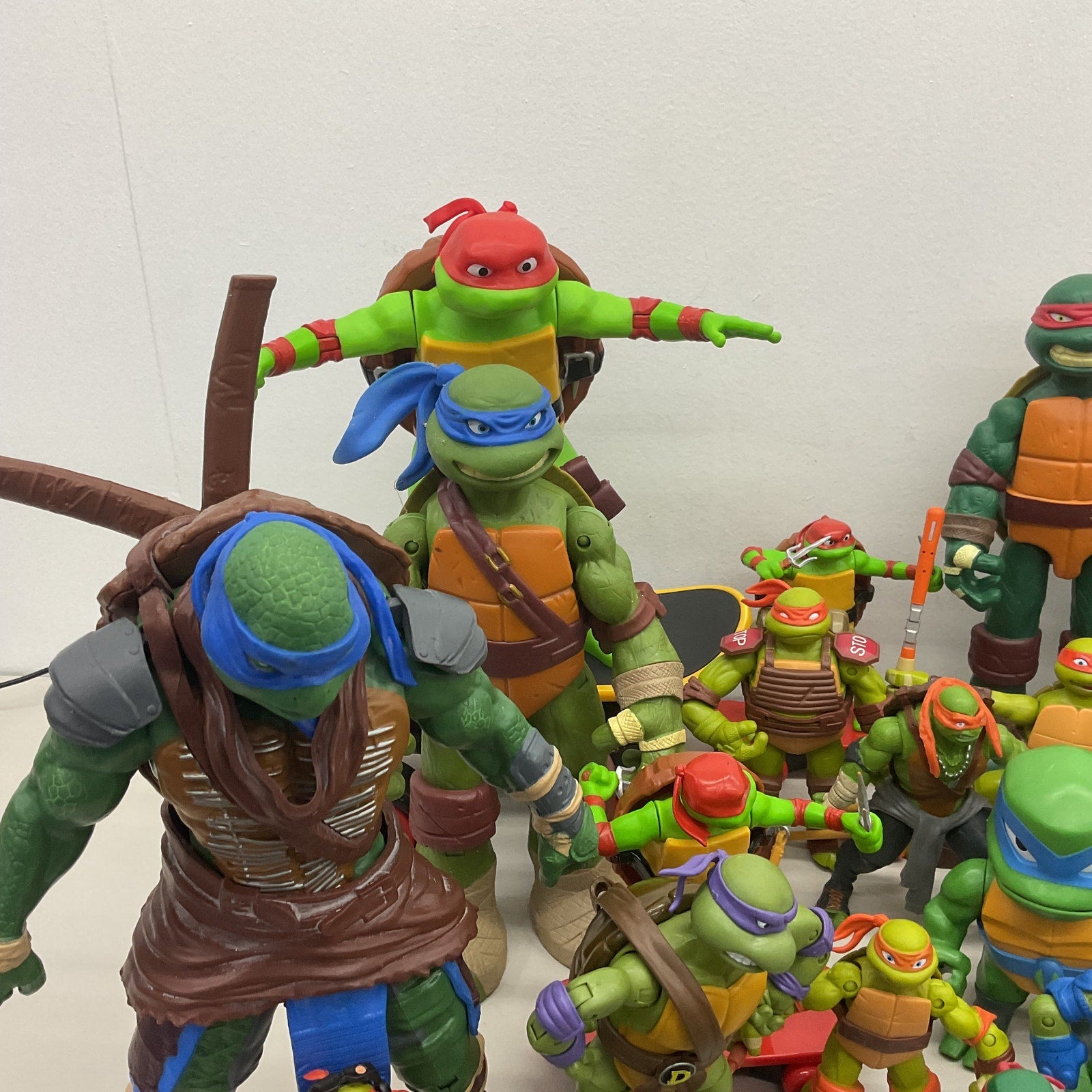 Preowned TMNT Green Action Figures Loose Mixed 19 lbs LOT Ninja Turtles - Warehouse Toys