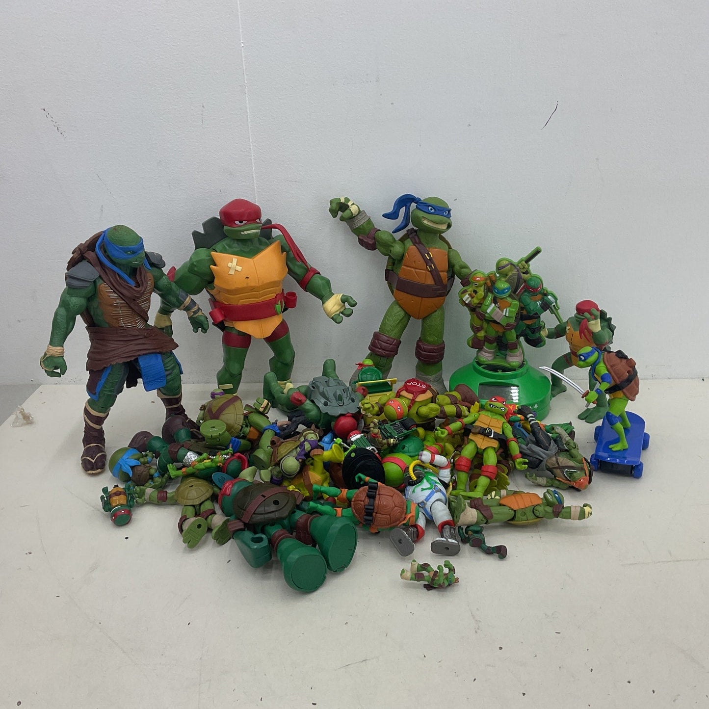 Preowned TMNT Teenage Mutant Ninja Turtles 10 lbs LOT Action Figures Toys - Warehouse Toys