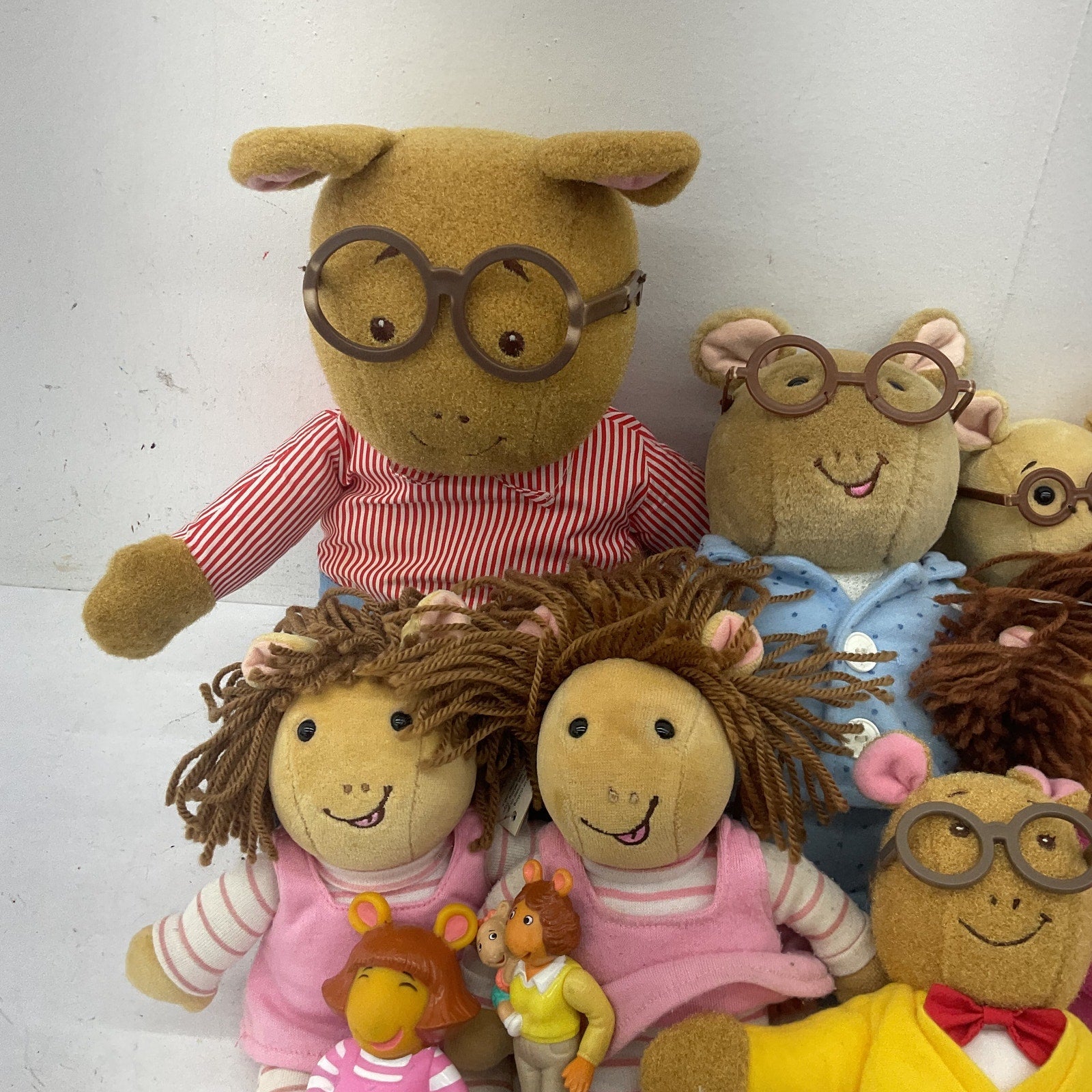 Preowned Vintage LOT Arthur Read Aardvark Plush Dolls & Toy Figures D.W. Eden - Warehouse Toys