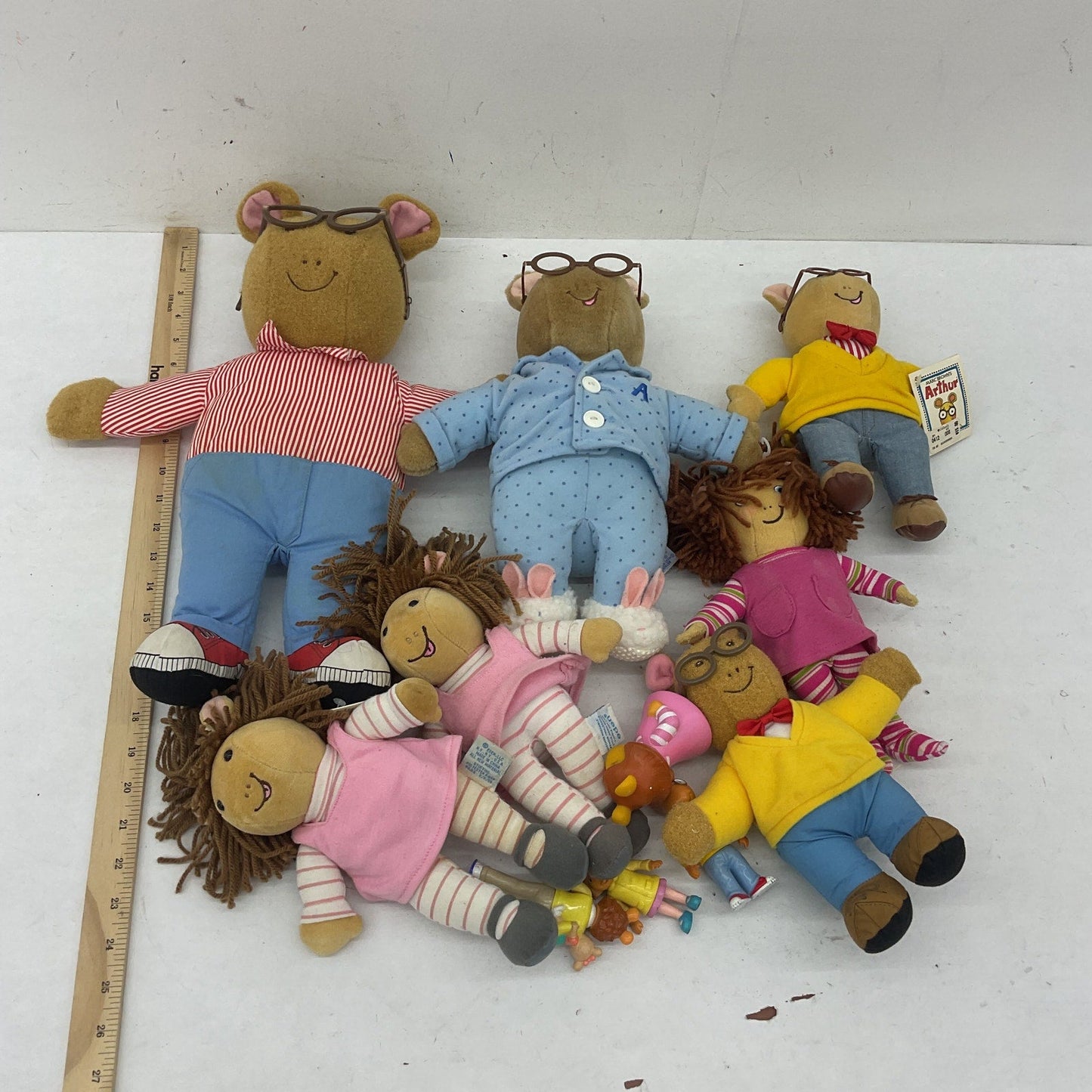 Preowned Vintage LOT Arthur Read Aardvark Plush Dolls & Toy Figures D.W. Eden - Warehouse Toys