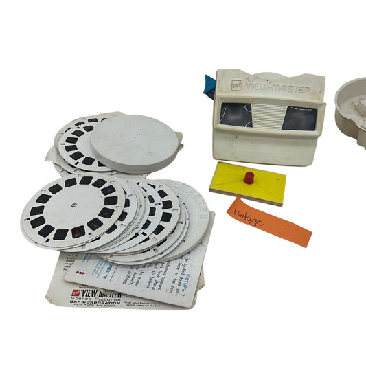 Preowned White ViewMaster 3D viewer with slides Classic Toy - Warehouse Toys