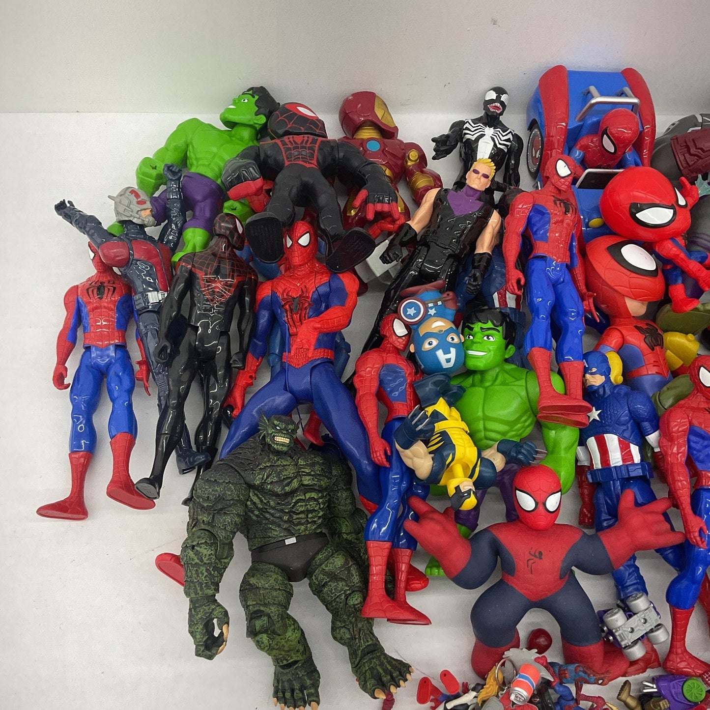 Random Mixed Loose 25 lbs Action Figures Toys LOT Preowned DC Marvel & Others - Warehouse Toys