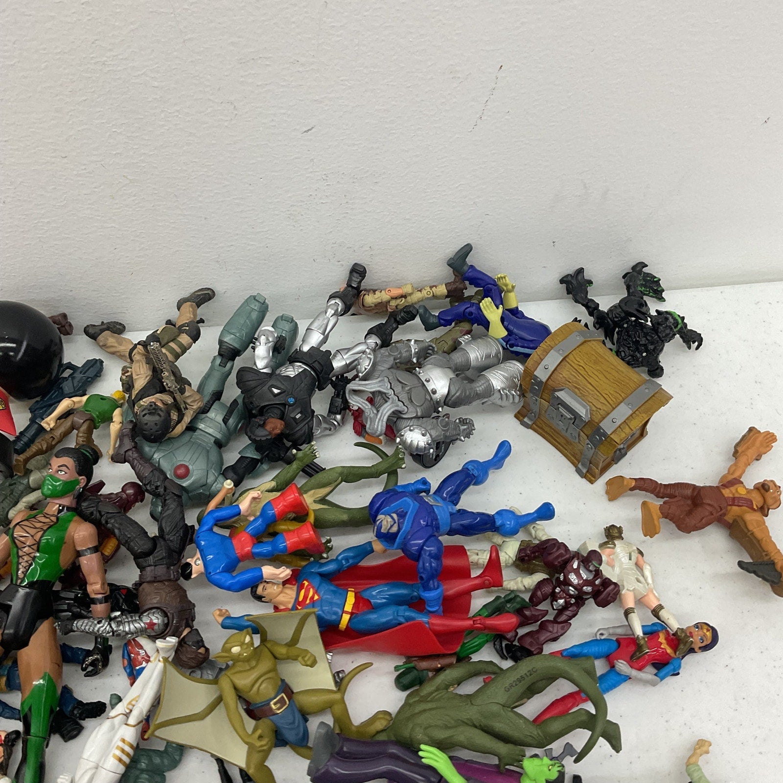 Random Mixed Loose Action Figures Toys LOT 10 lbs Preowned DC Marvel & Others - Warehouse Toys