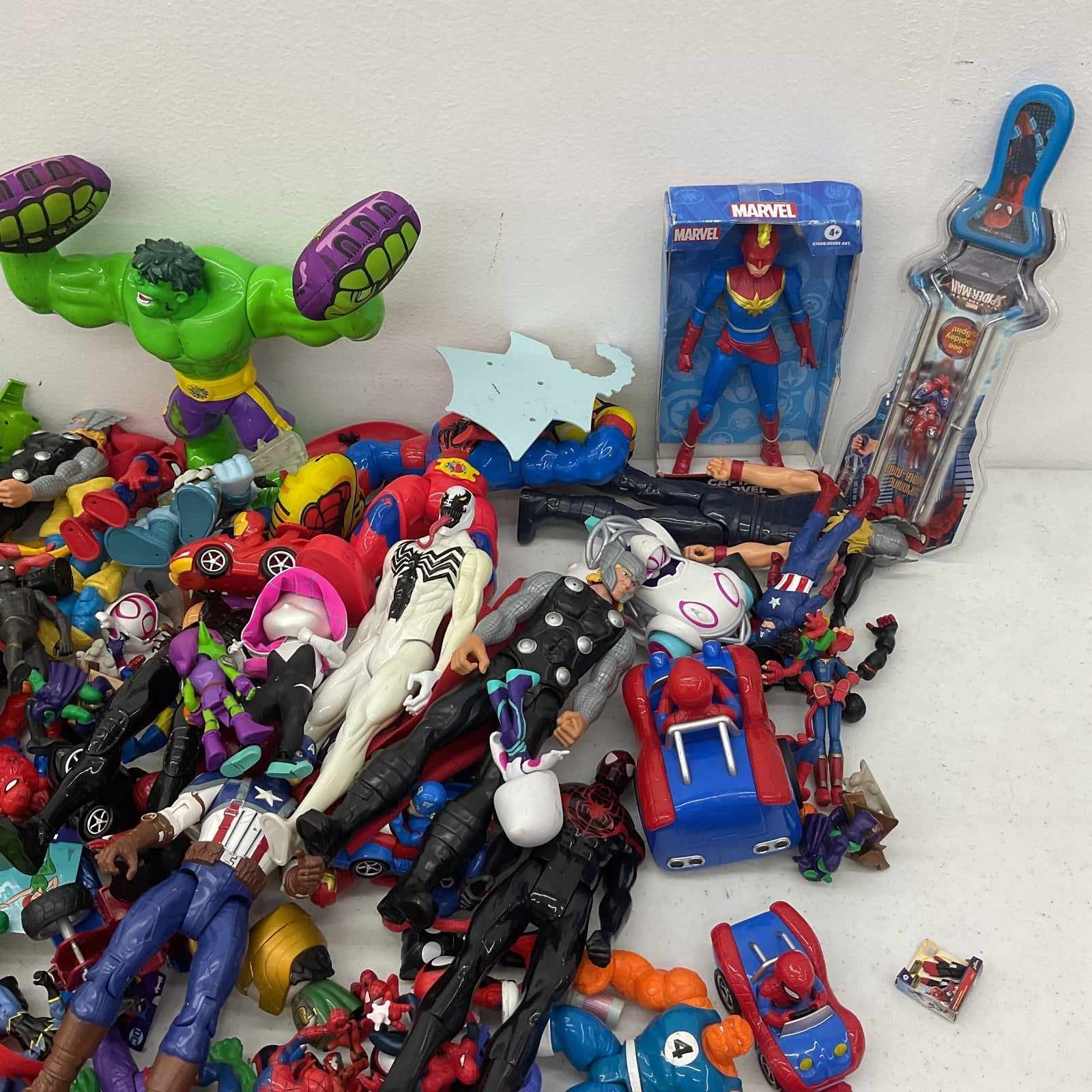 Random Mixed Loose Action Figures Toys LOT Preowned DC Marvel & Others 25 lbs - Warehouse Toys