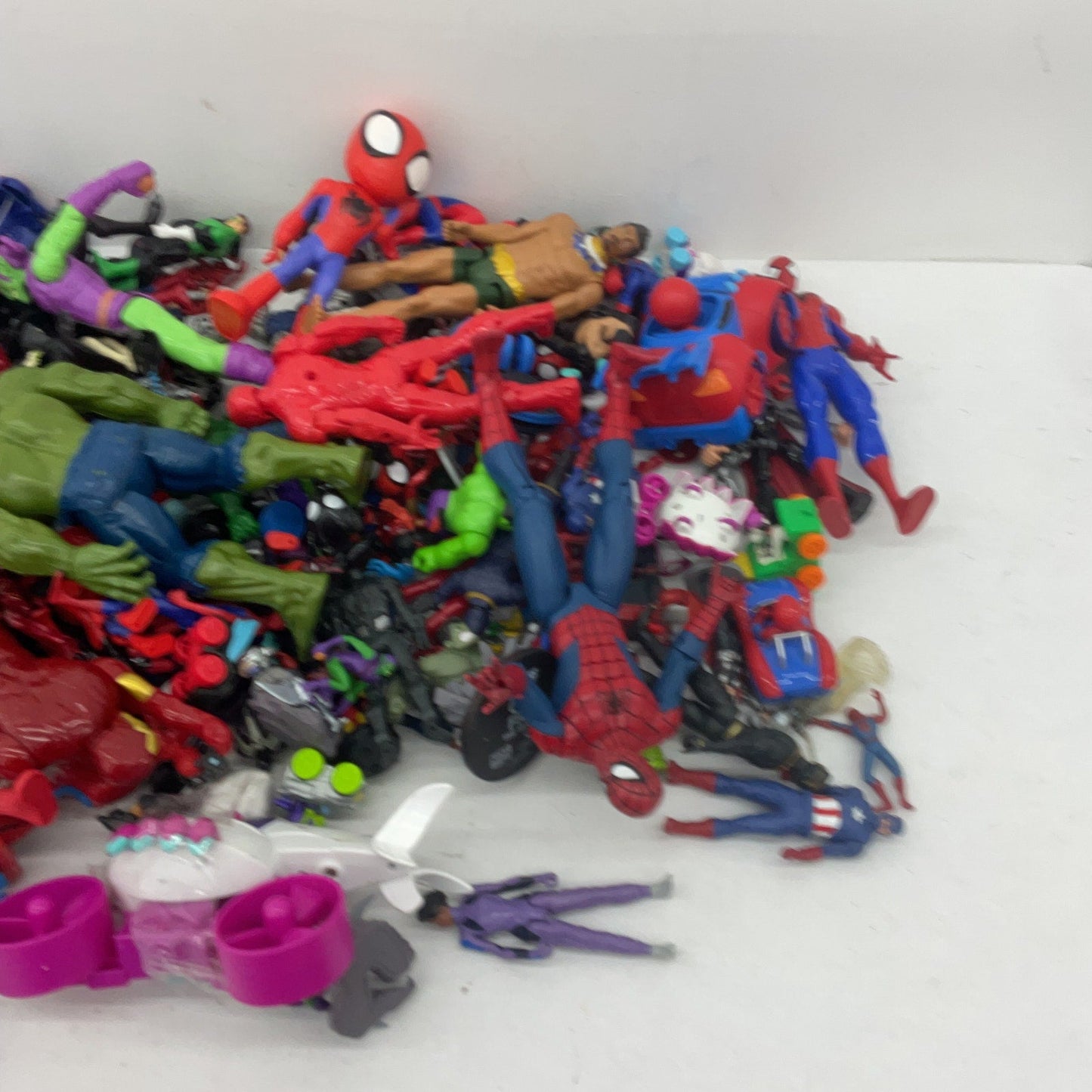 Random Mixed Loose Action Figures Toys LOT Preowned DC Marvel & Others 25 lbs - Warehouse Toys