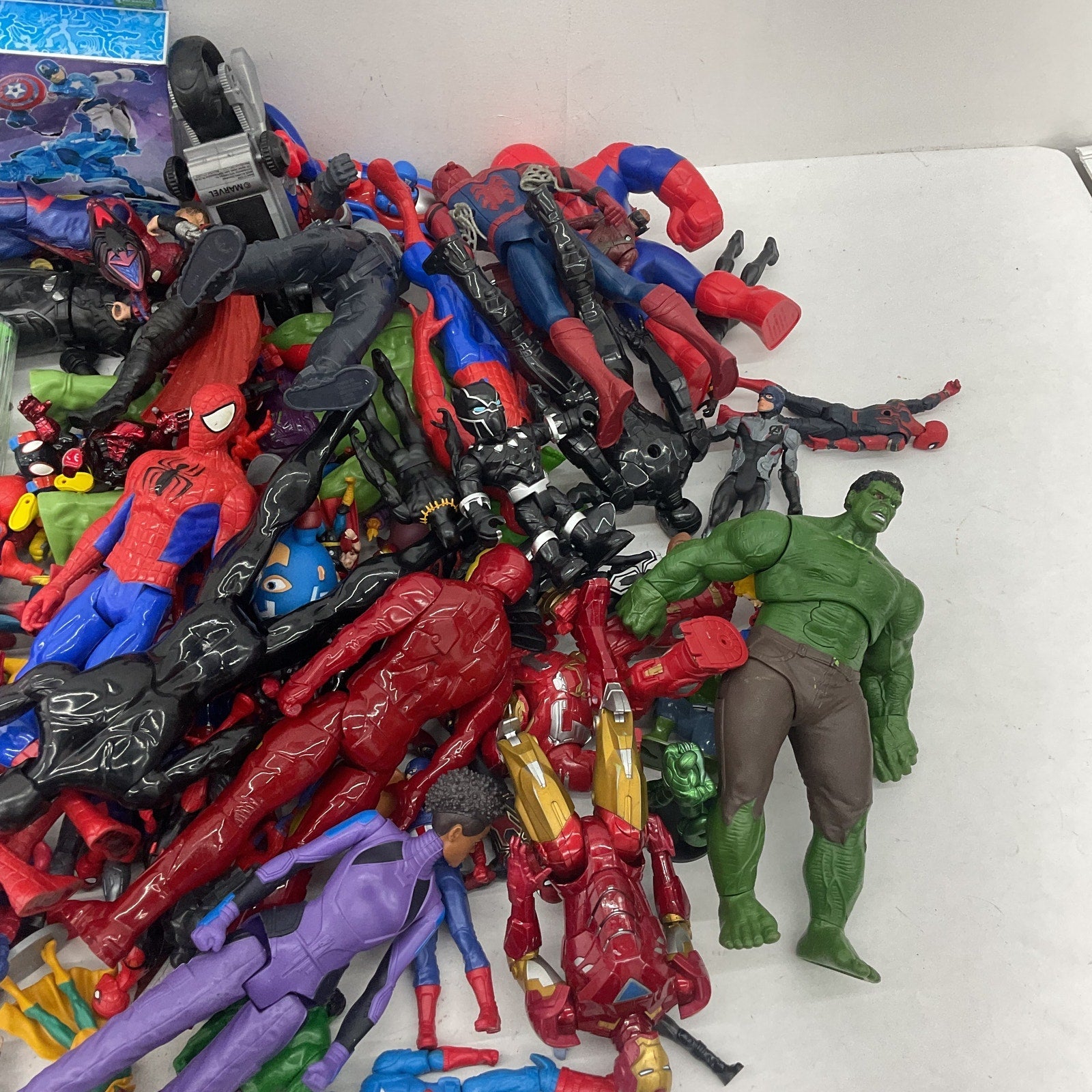 Random Mixed Loose Action Figures Toys LOT Preowned DC Marvel & Others 25 lbs - Warehouse Toys