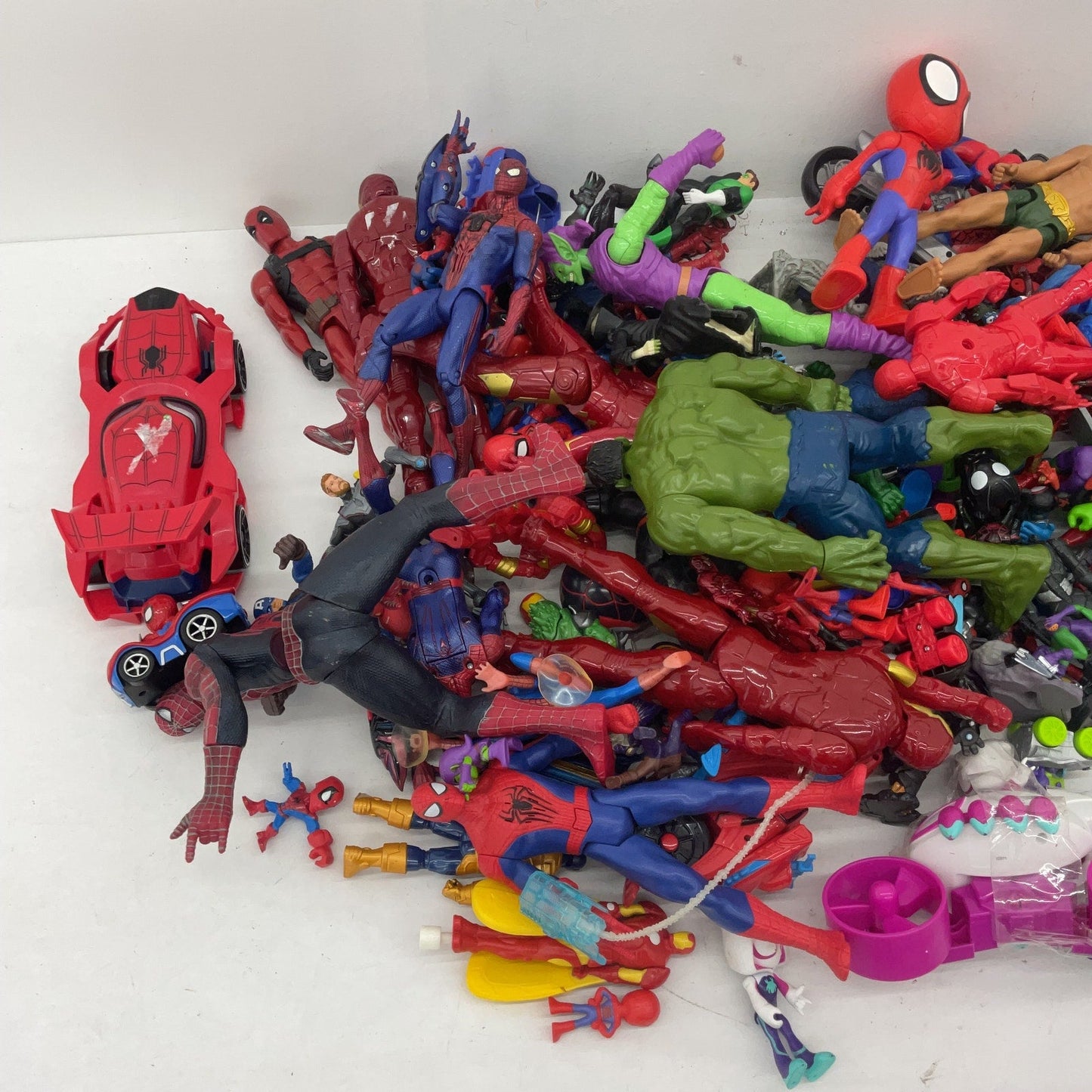 Random Mixed Loose Action Figures Toys LOT Preowned DC Marvel & Others 25 lbs - Warehouse Toys